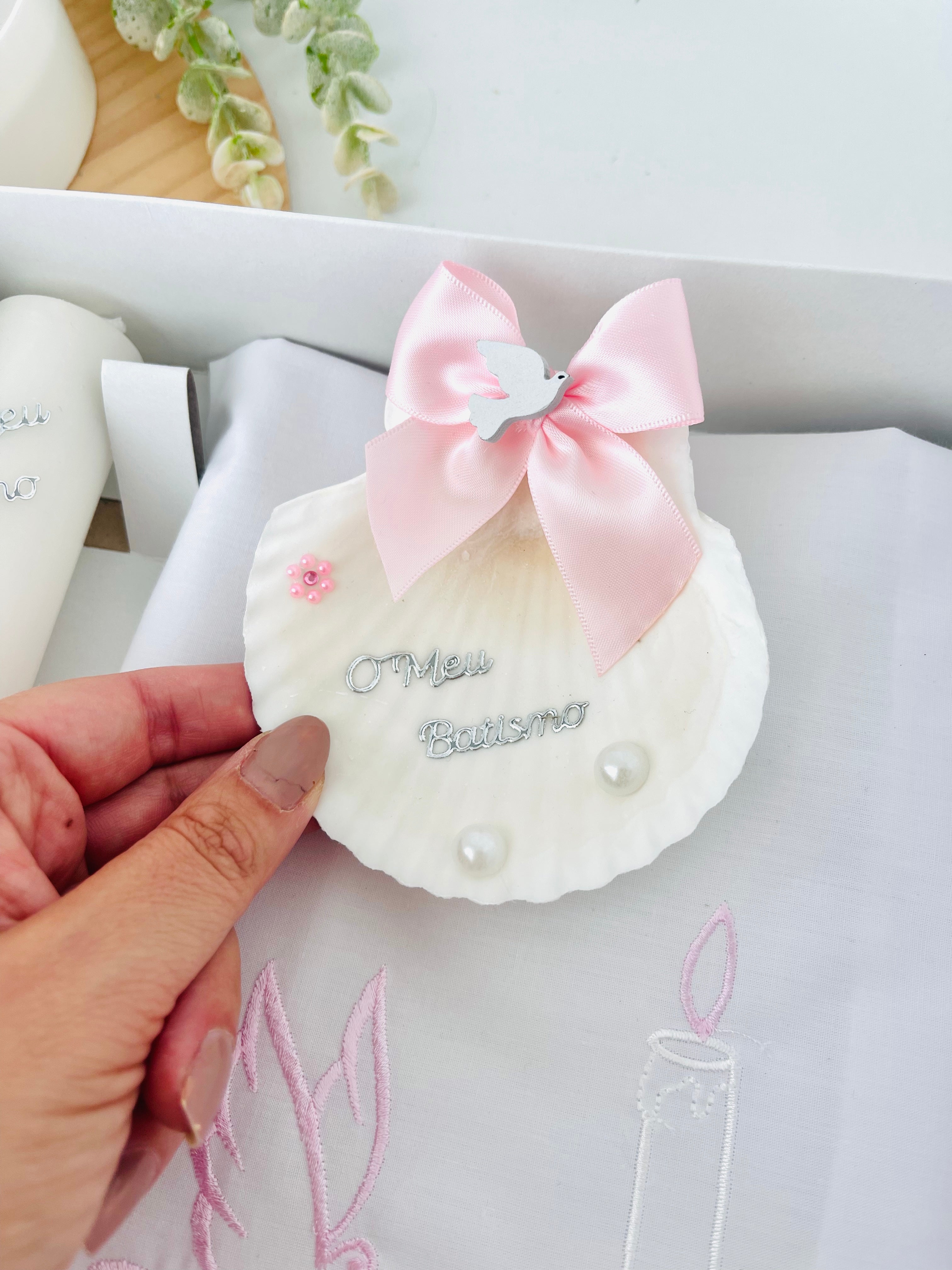 Conjunto para Batizado: vela, toalha e concha Batizado Pomba