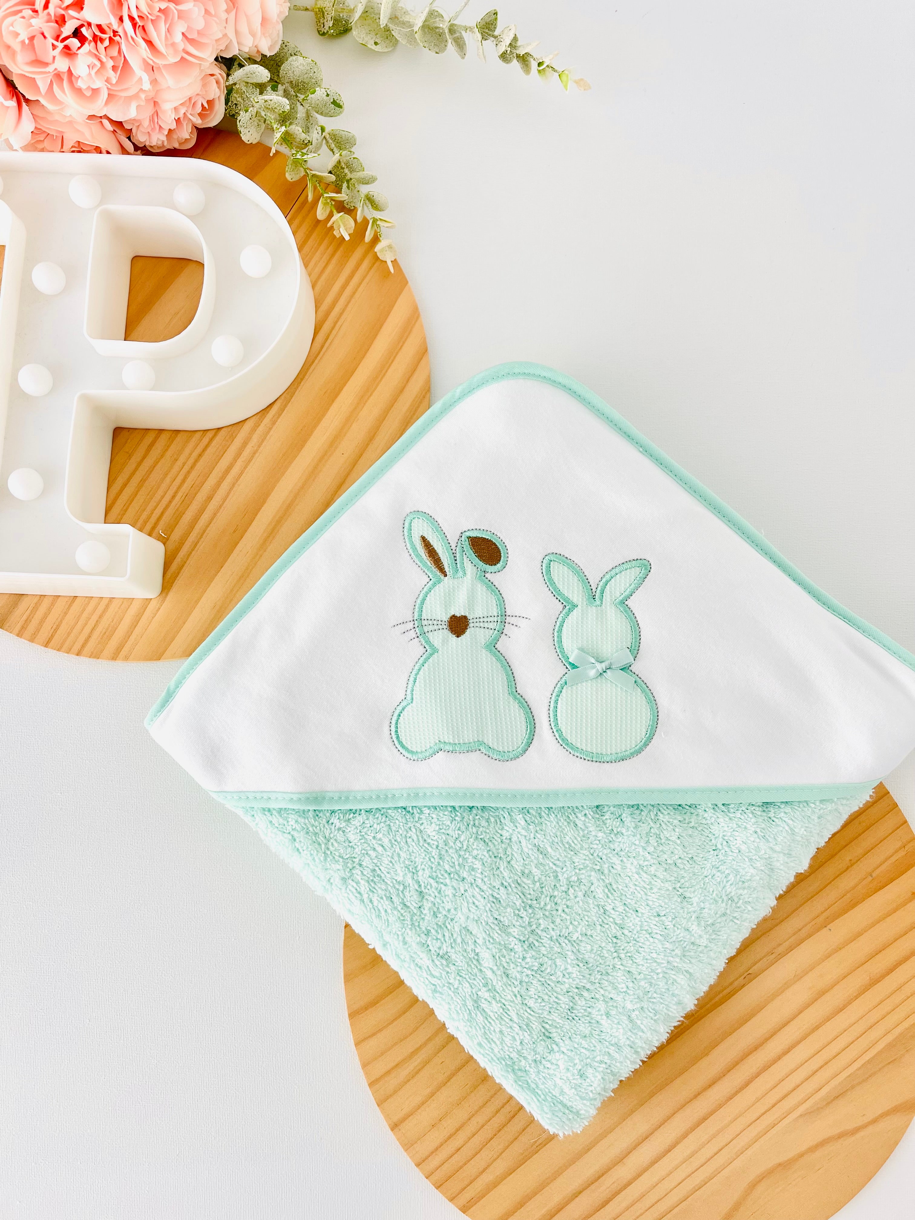 Toalha de banho tema 2 coelhos