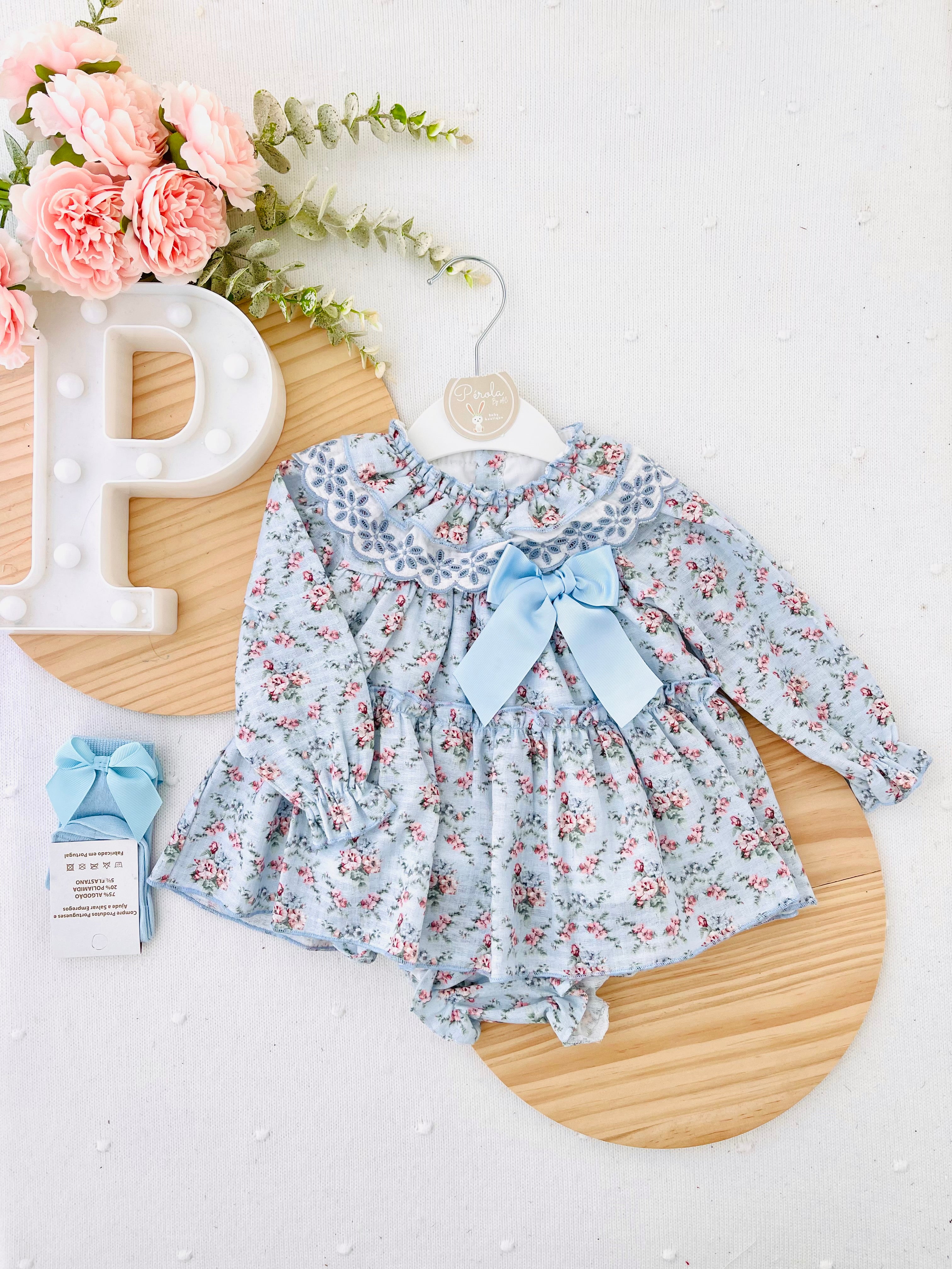 Vestido e tapa fraldas azul Premium