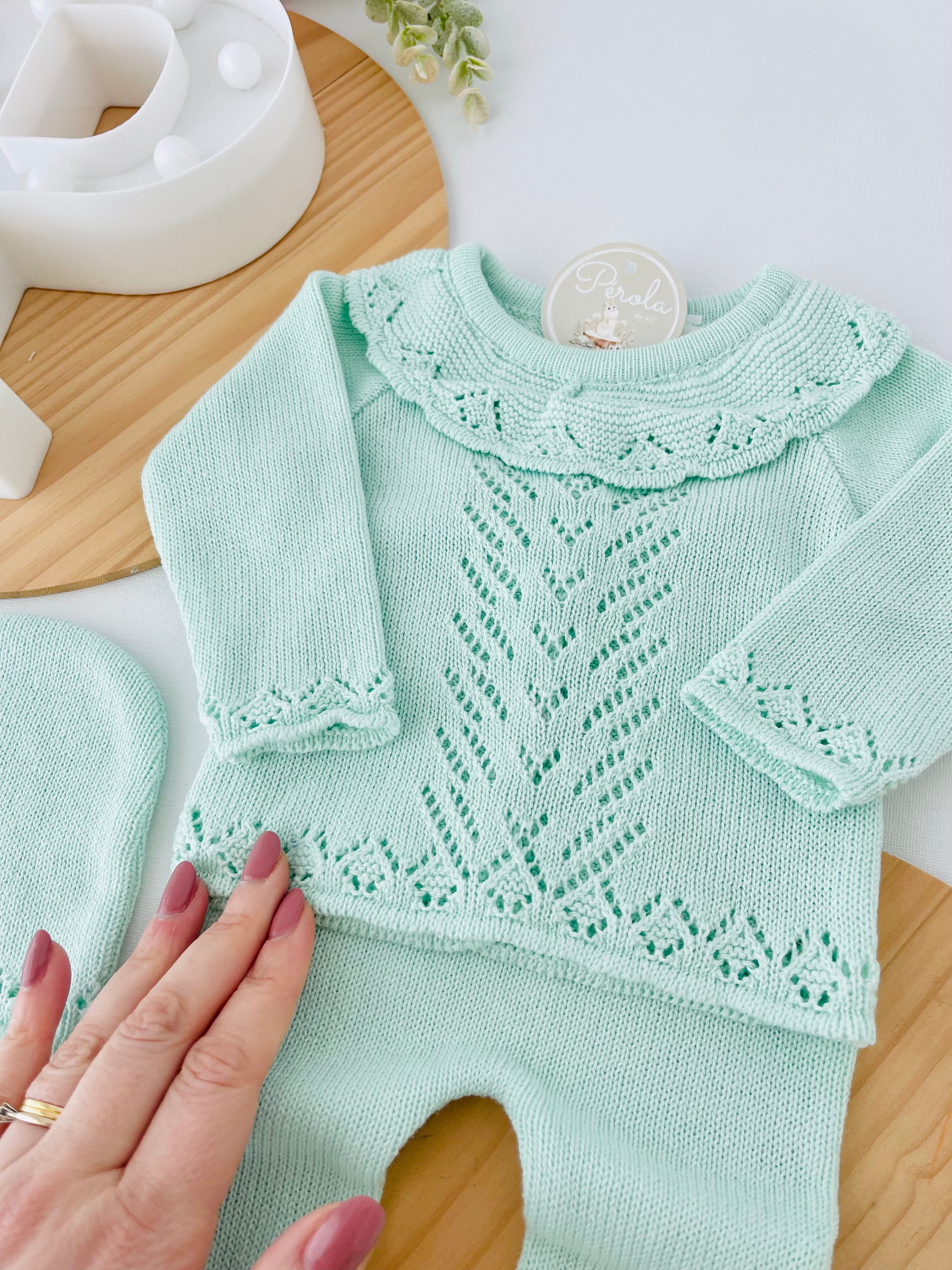 Conjunto malha com golinha: camisola, calças e touca