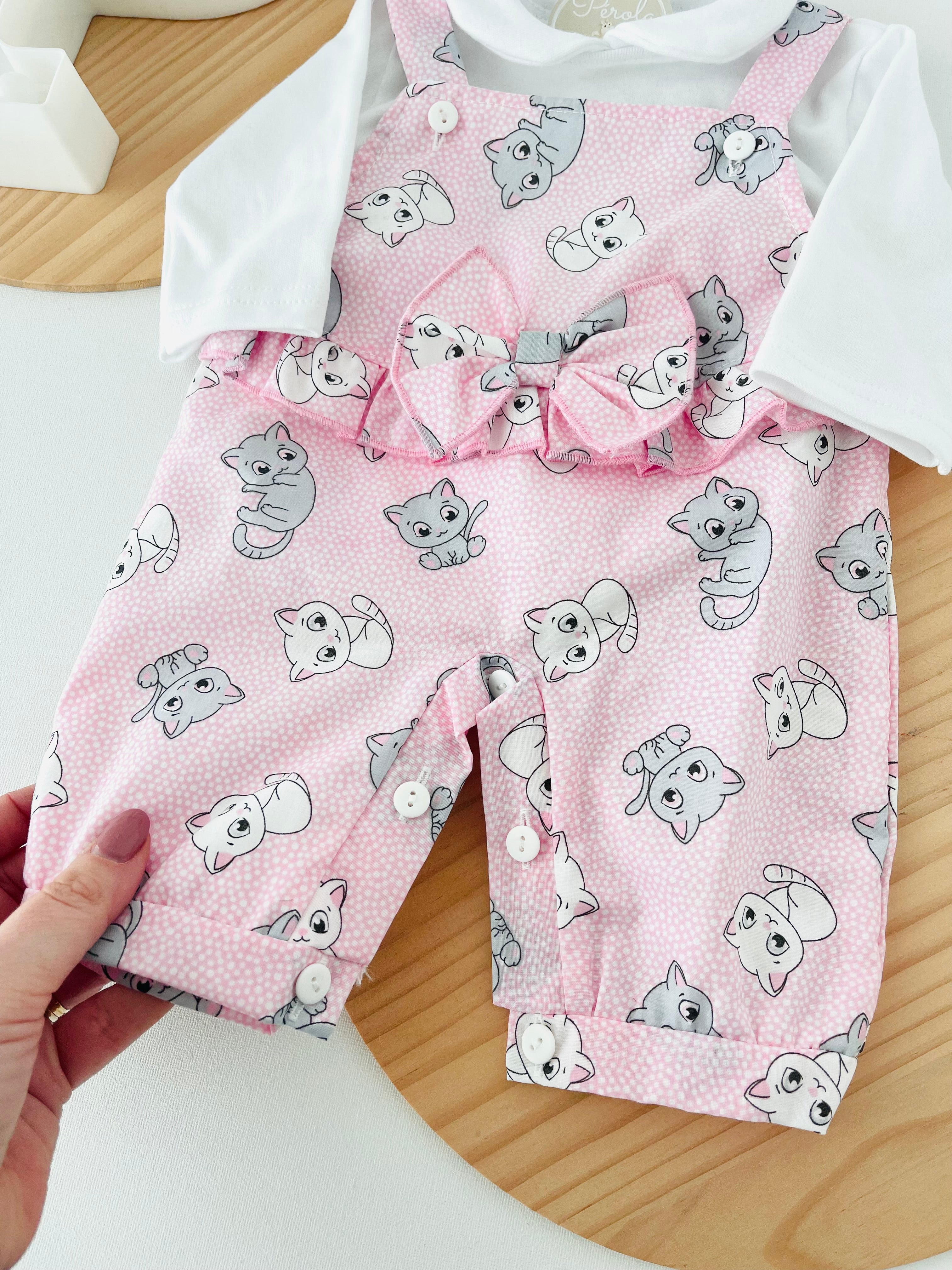 Conjunto gatinhos: Jardineiras e camisola