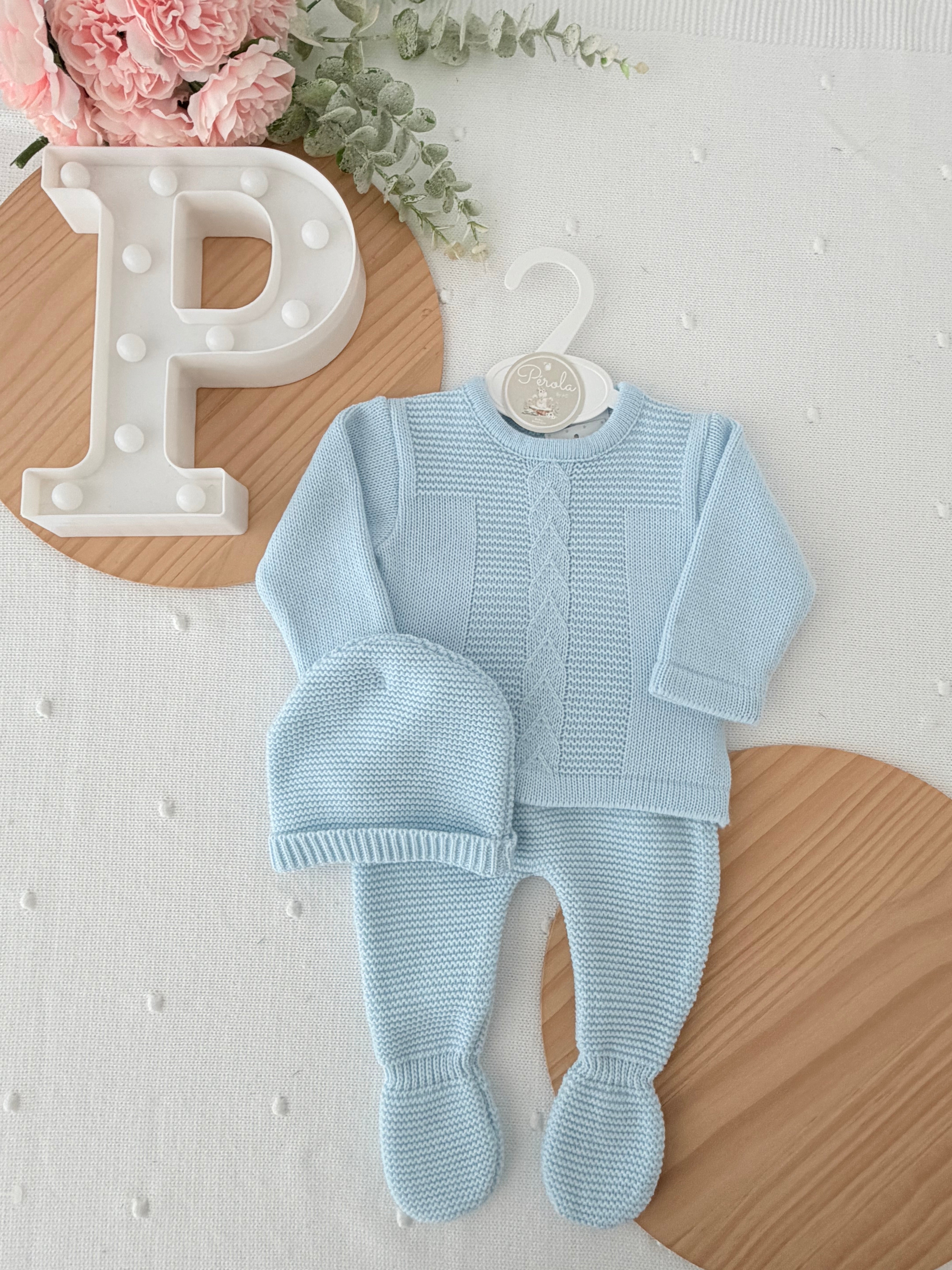 Conjunto tricot sonho : calças, camisola e gorro