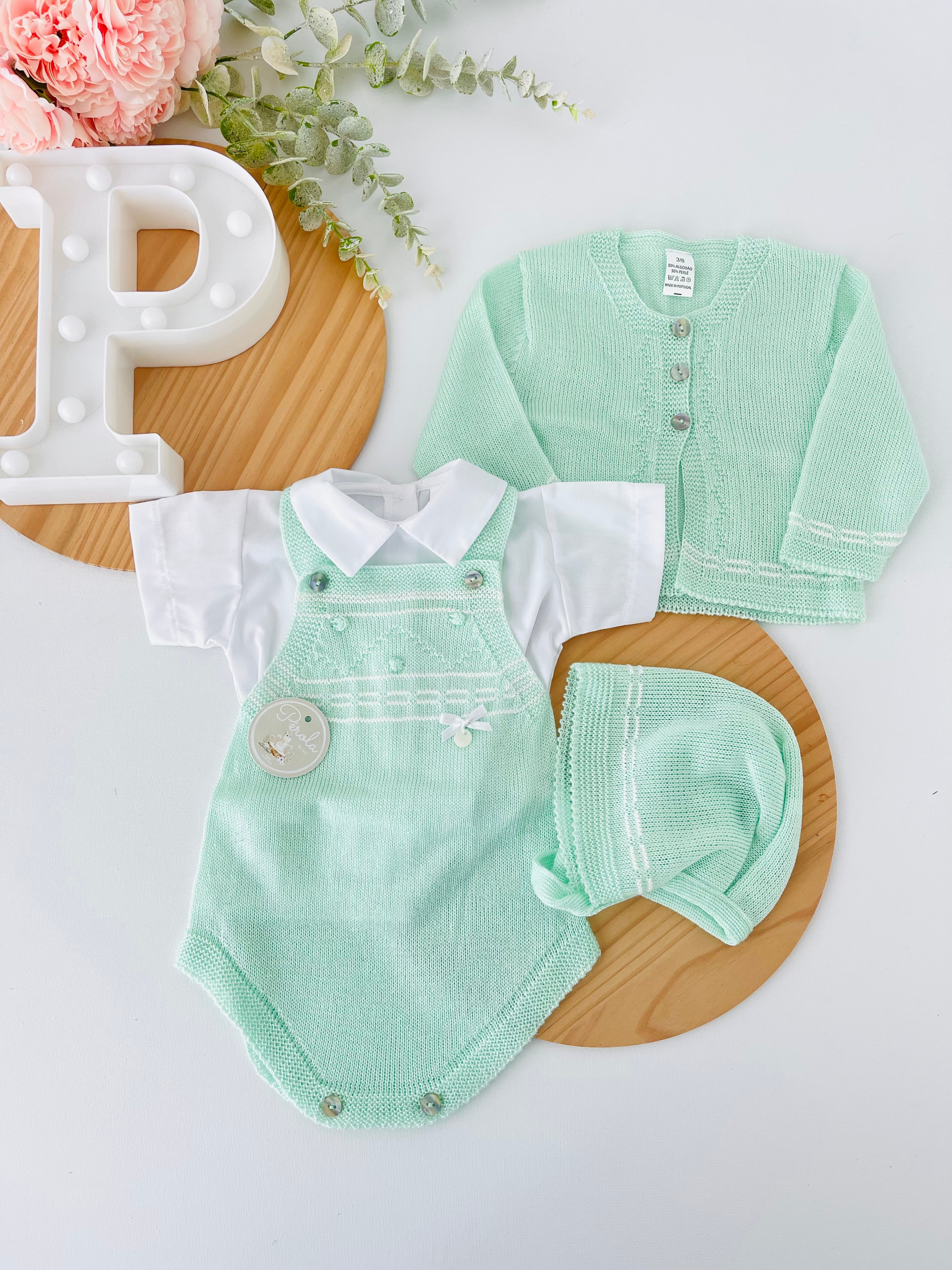 Conjunto 4 peças: fofo, camisa, touca e casaco