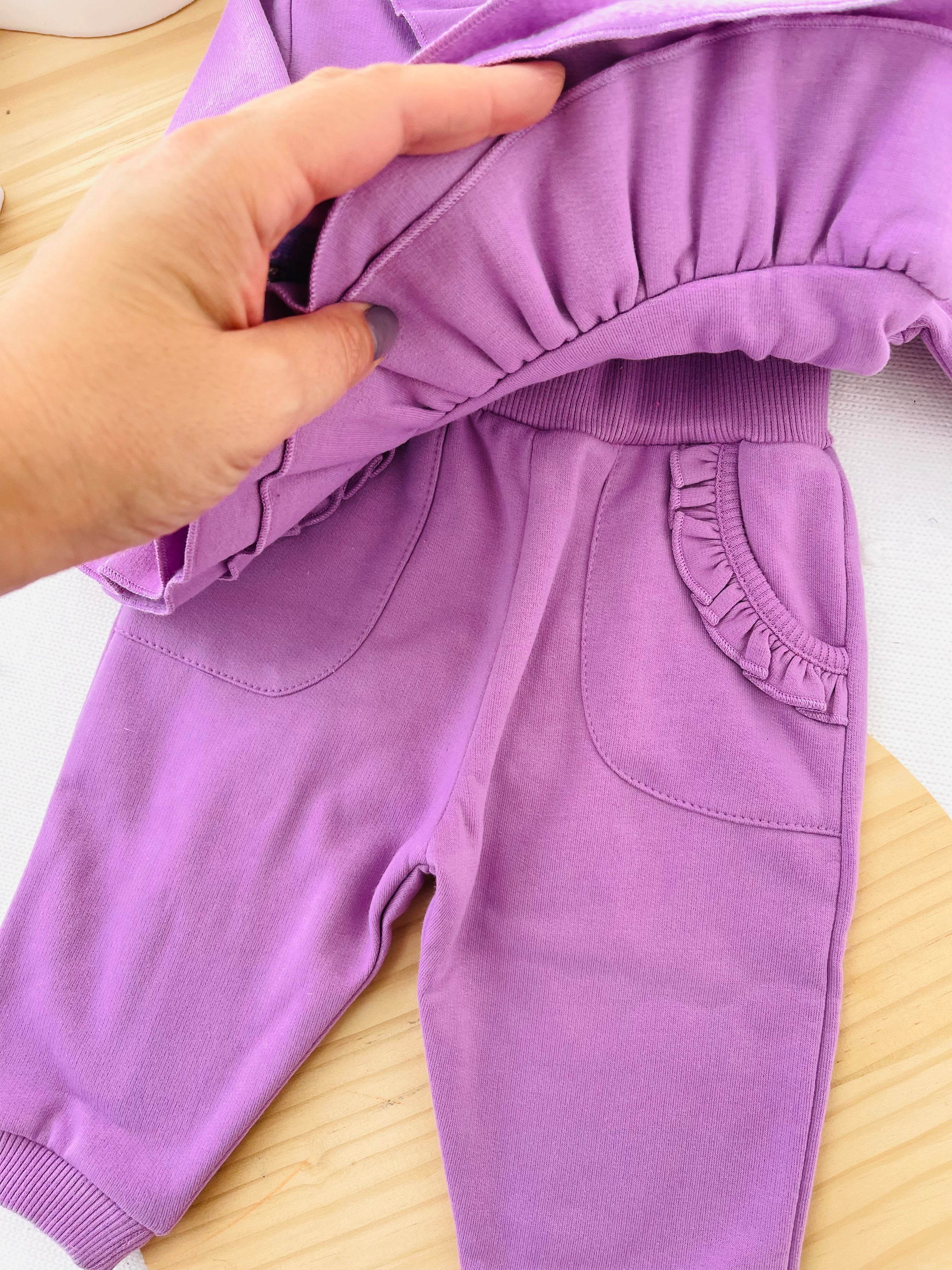 Fato de treino Lili: casaco com folhos e calças