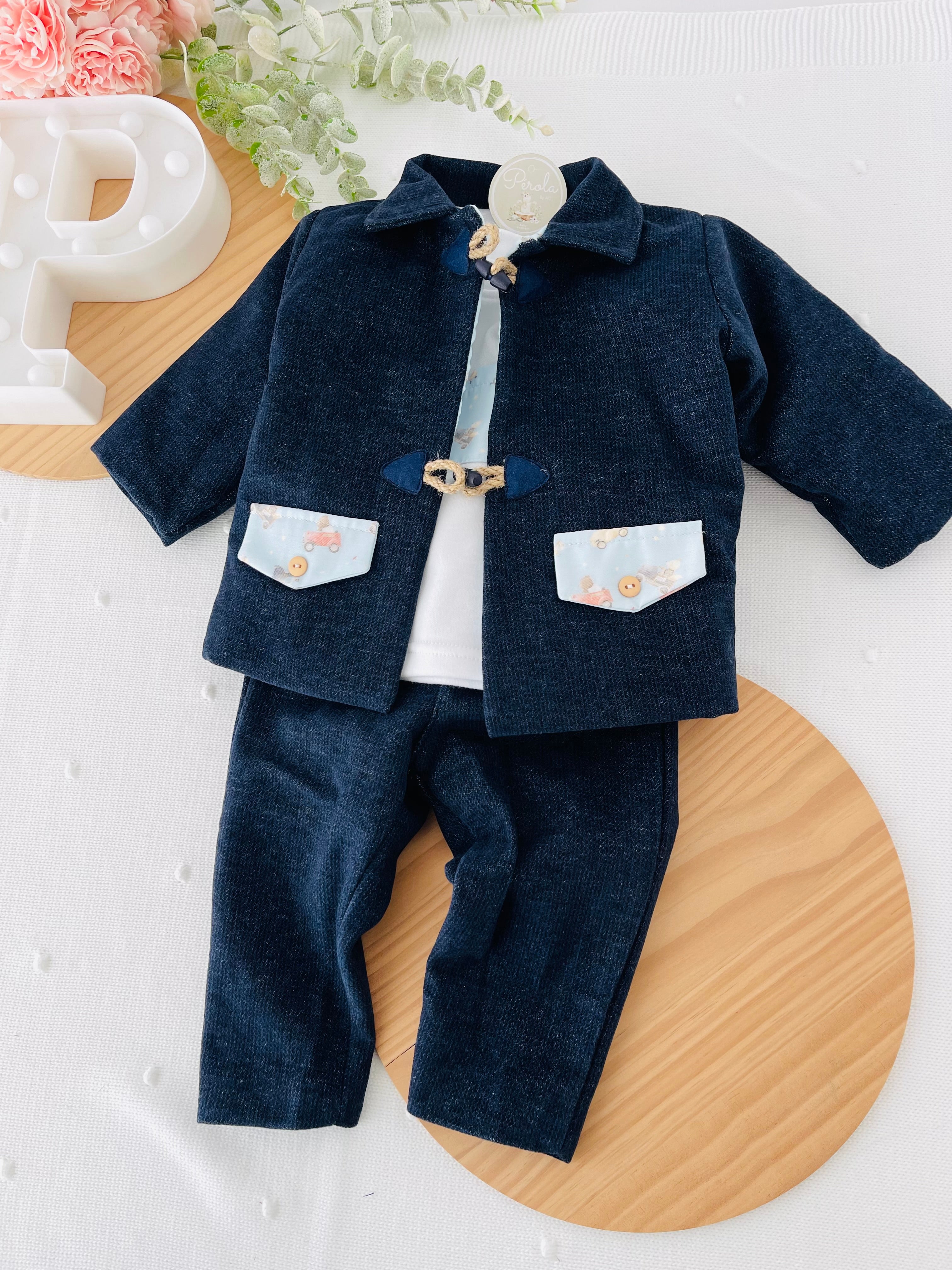 Conjunto menino 3 peças: casaco, calças e camisola