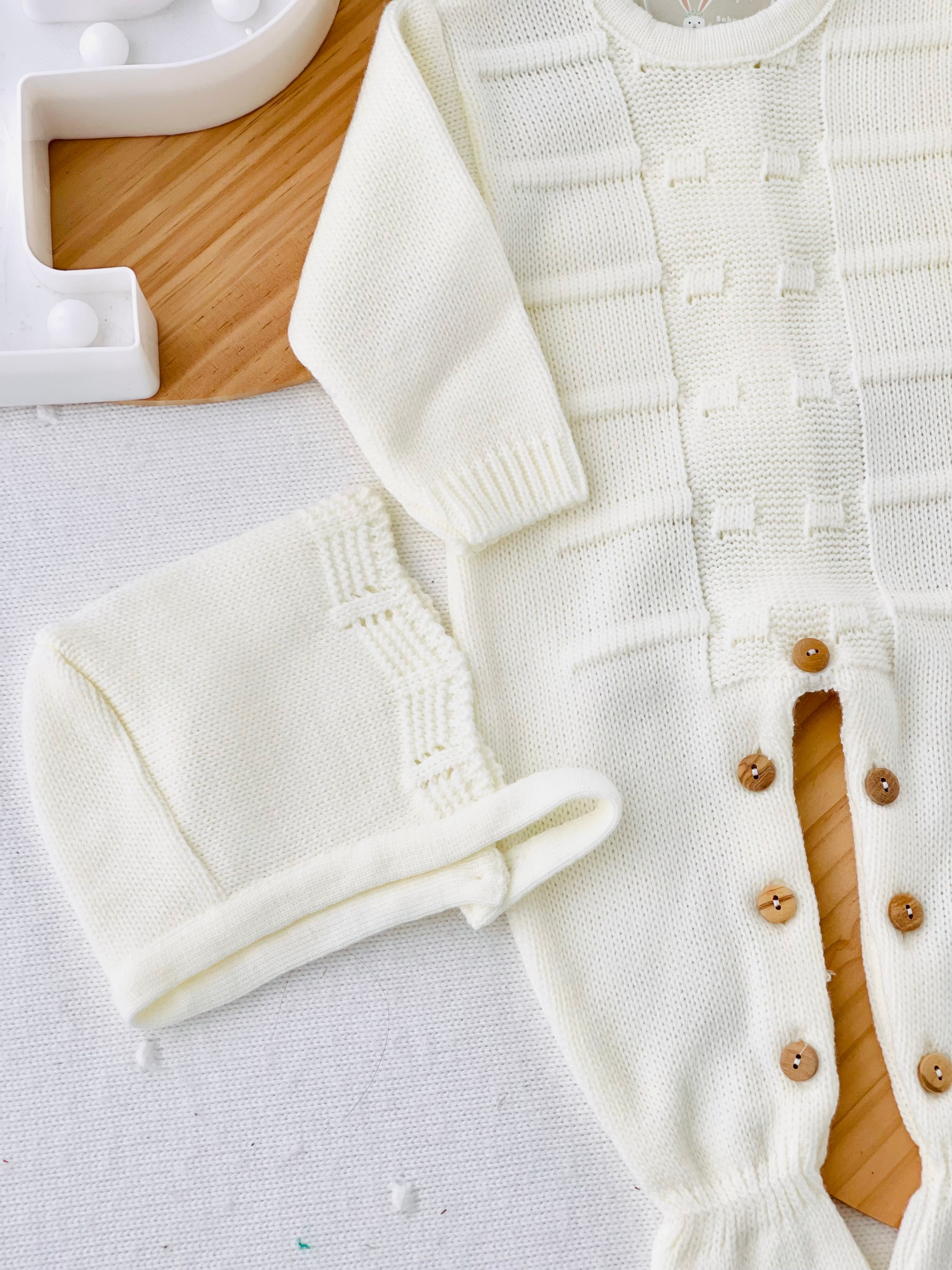 Saída de maternidade quadradinhos: Babygrow e touca Outono/Inverno