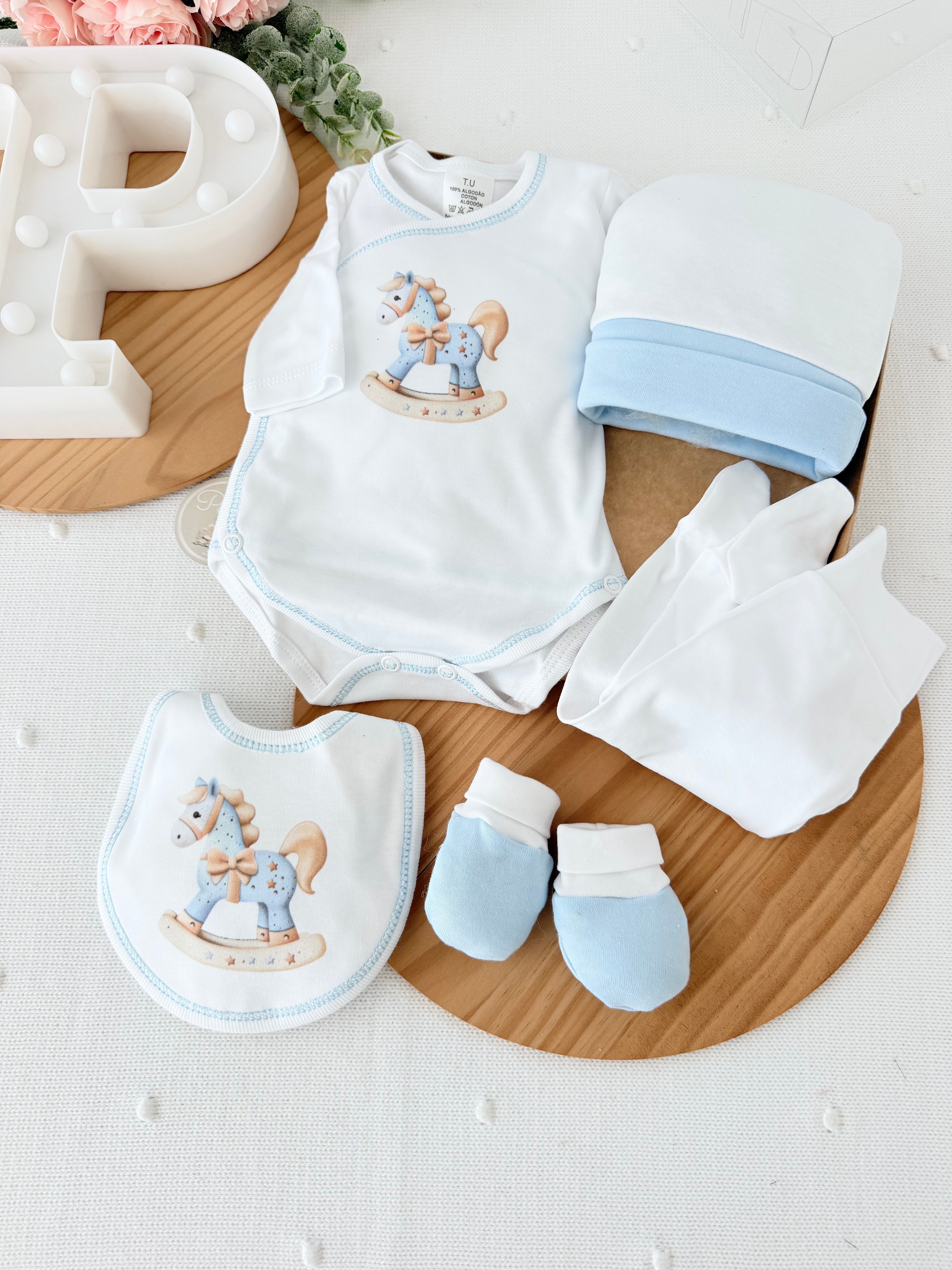 Pack interiores cavalinho: body, calças, gorro, luvas e babete