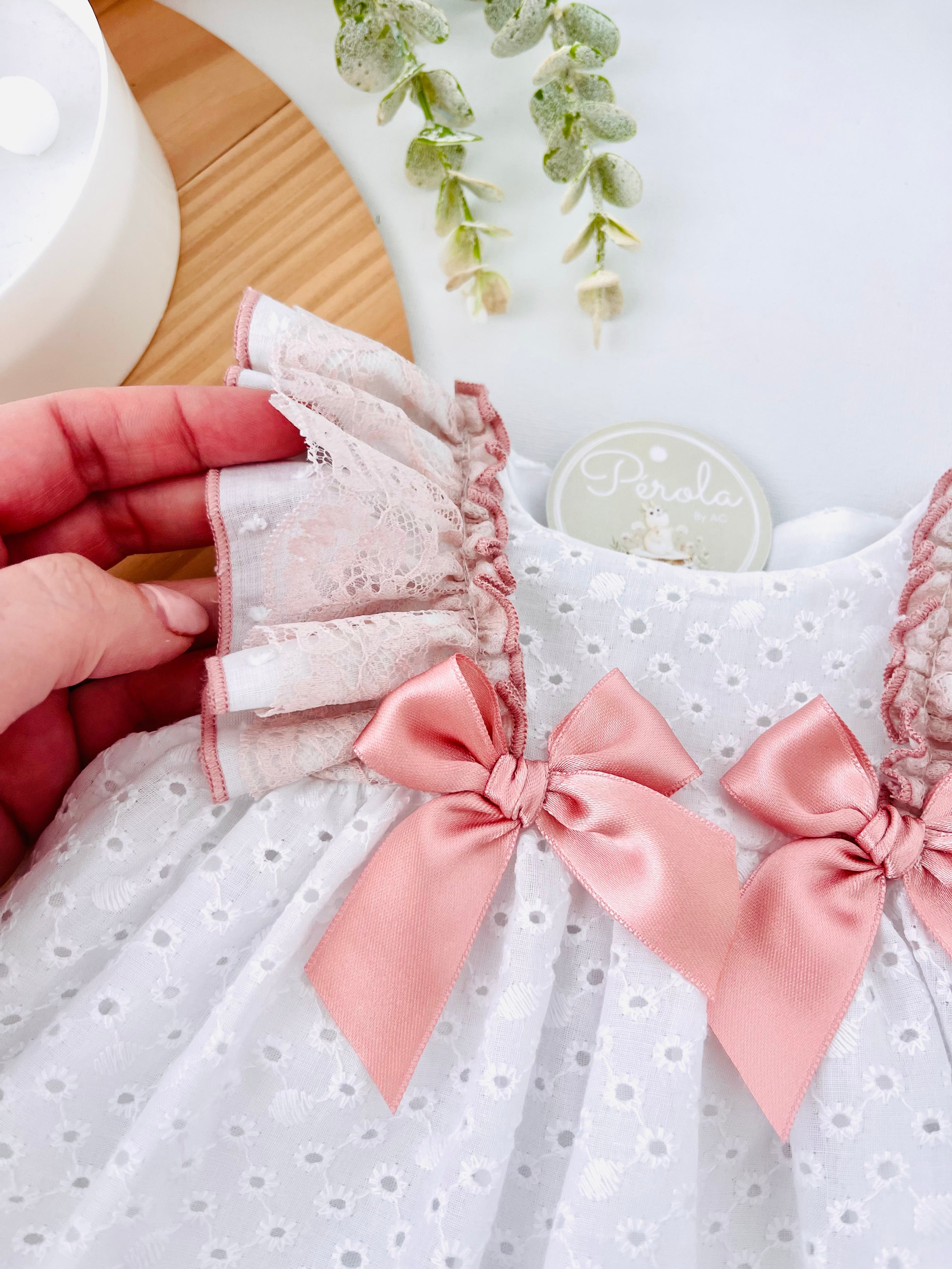 Conjunto cerimónia em Renda: vestido e tapa fraldas