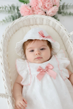 Vestido e chapéu com laço