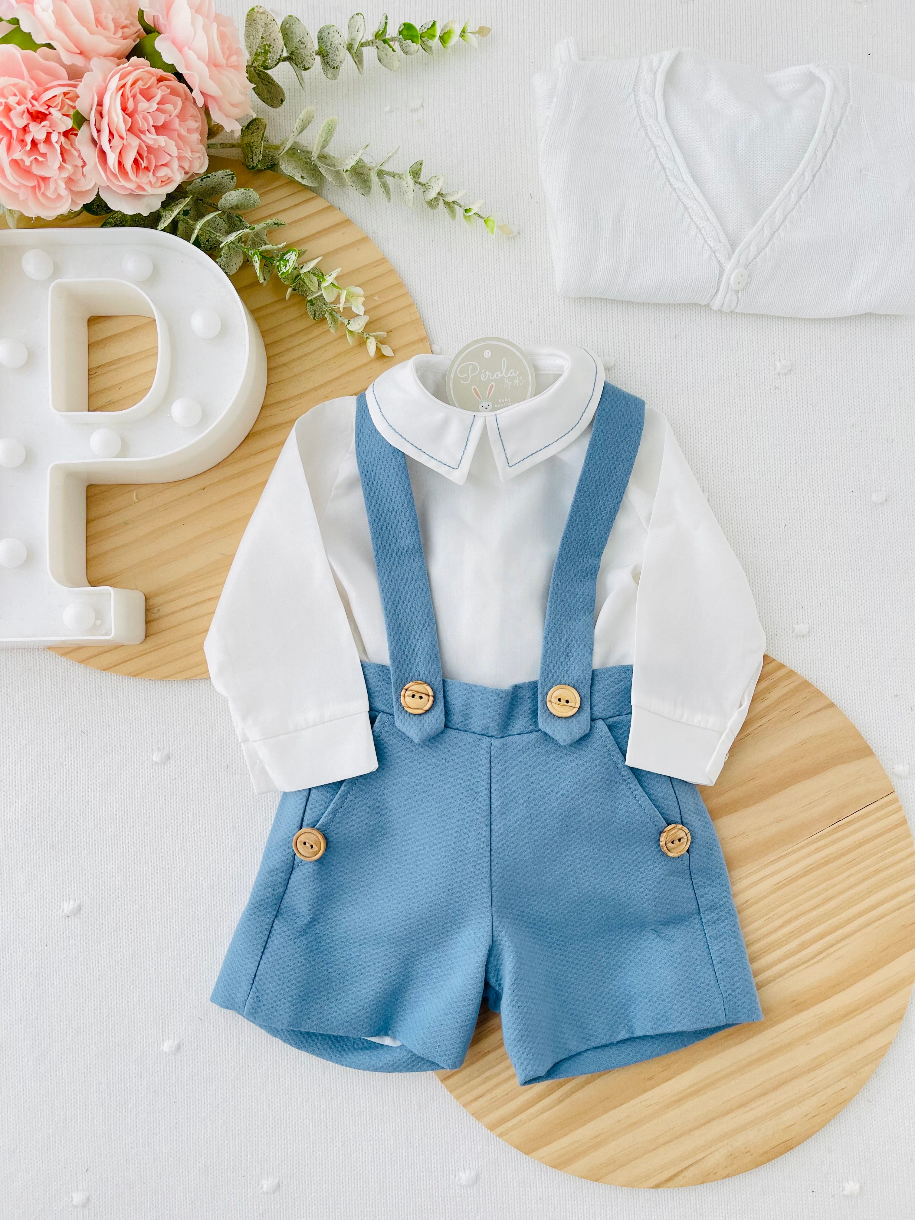 Conjunto menino em azul: camisa e calções