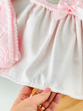 Vestido e touca rosa