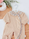 Babygrow bege tema flores em algodão