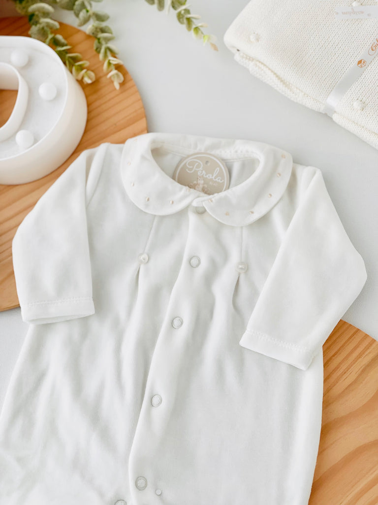 Babygrow bolinha veludo pérola