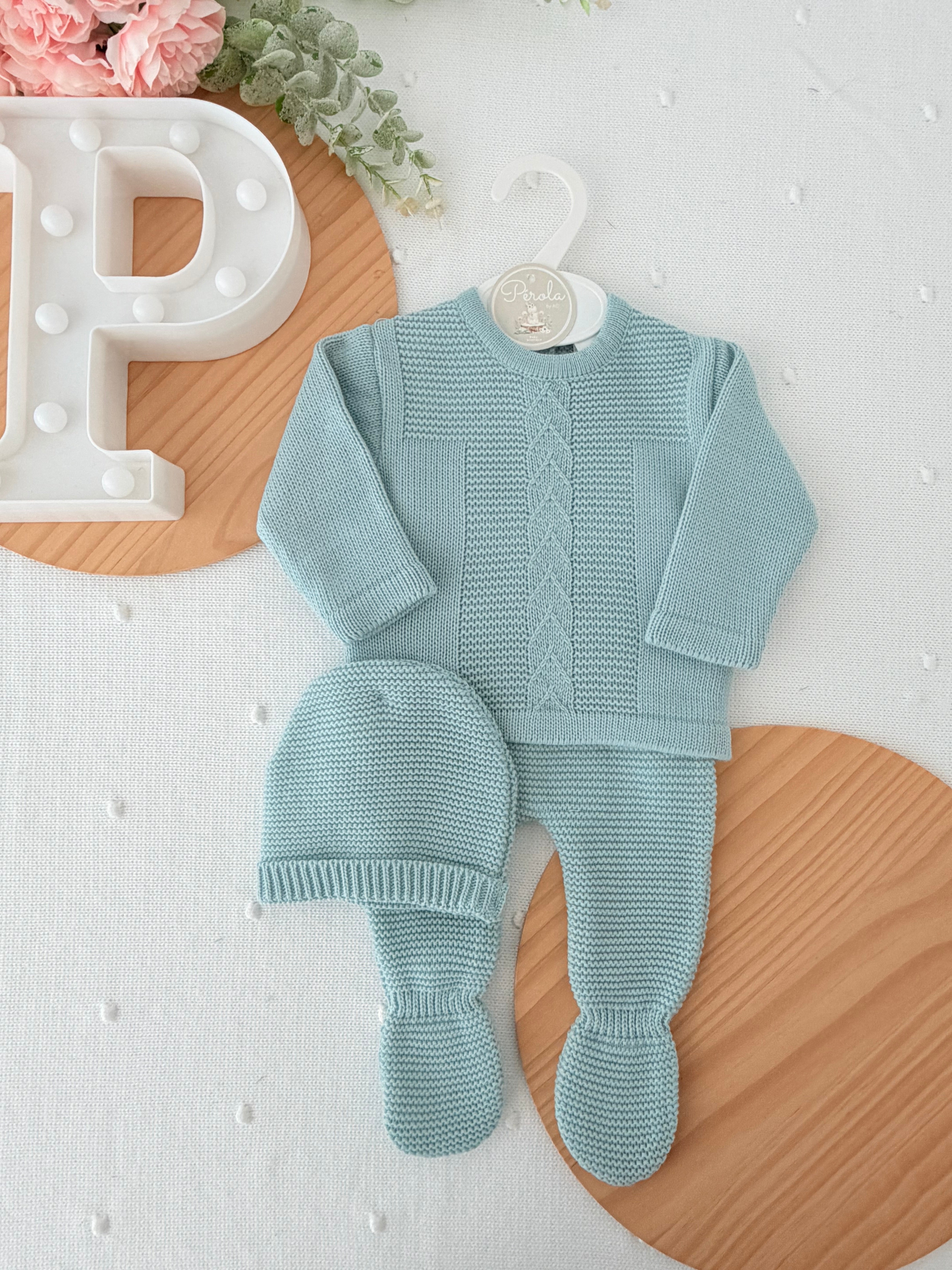 Conjunto tricot sonho : calças, camisola e gorro