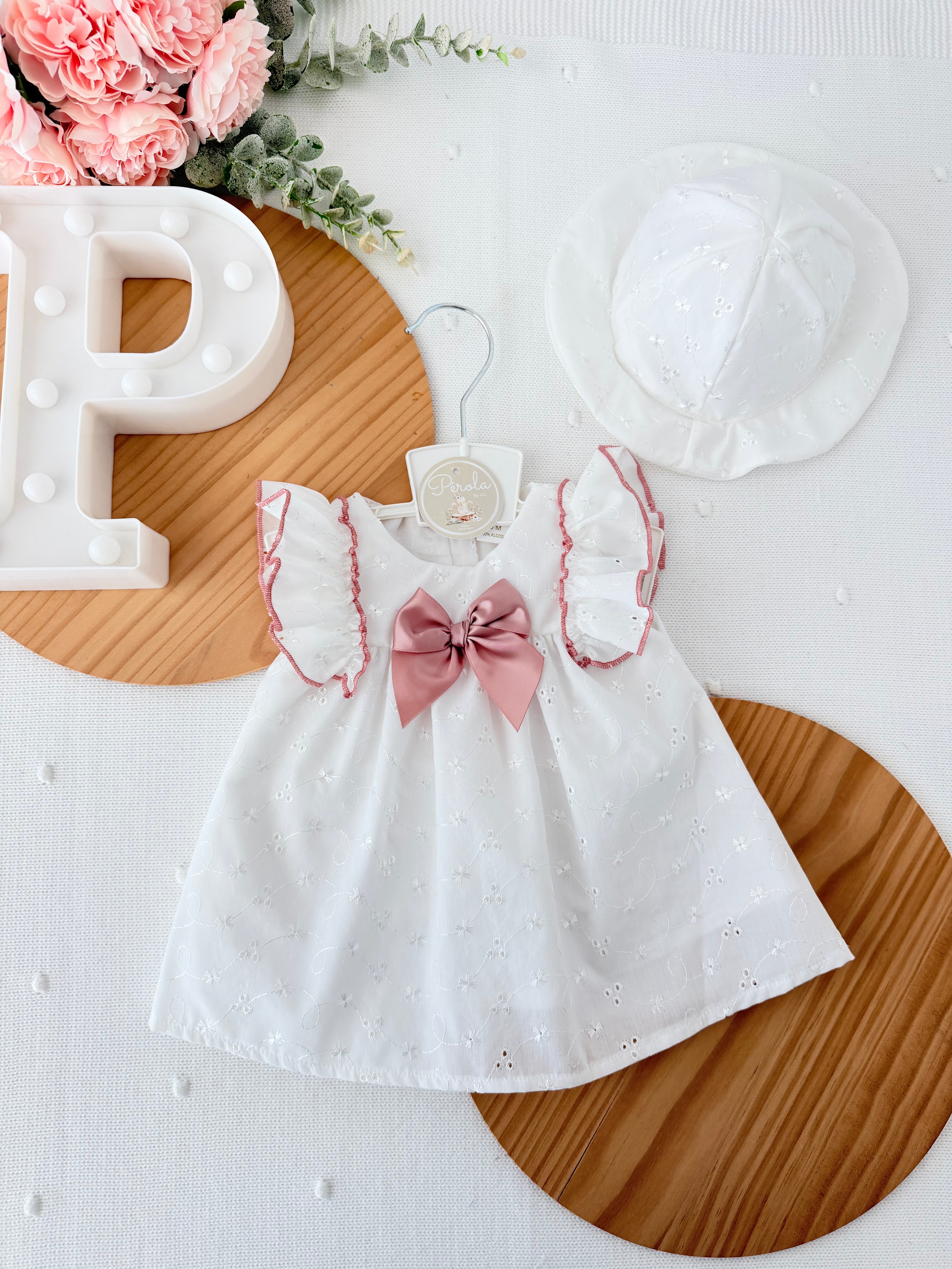 Vestido e chapéu