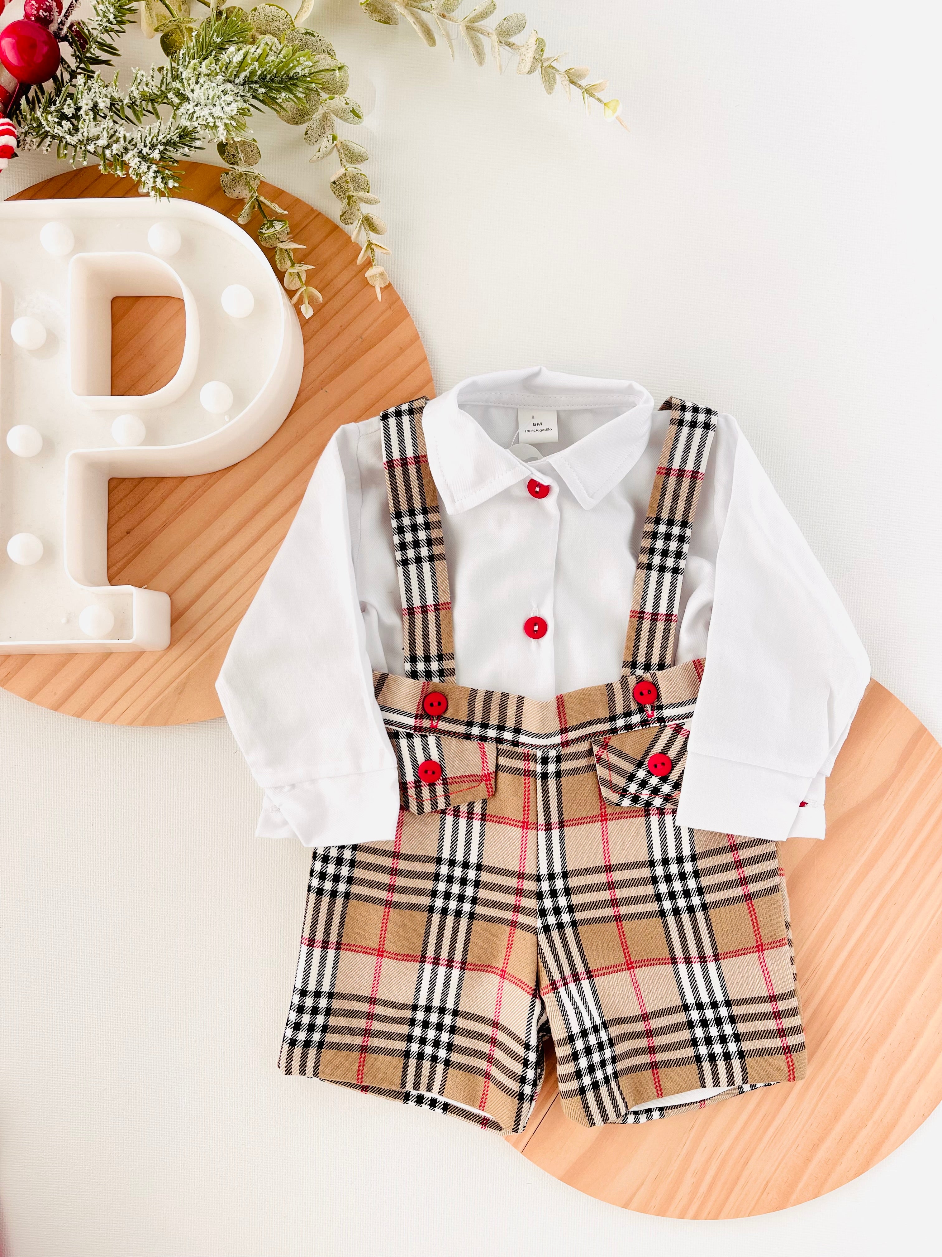 Conjunto menino xadrez estilo Burberry: Calções com alças e camisa 3M