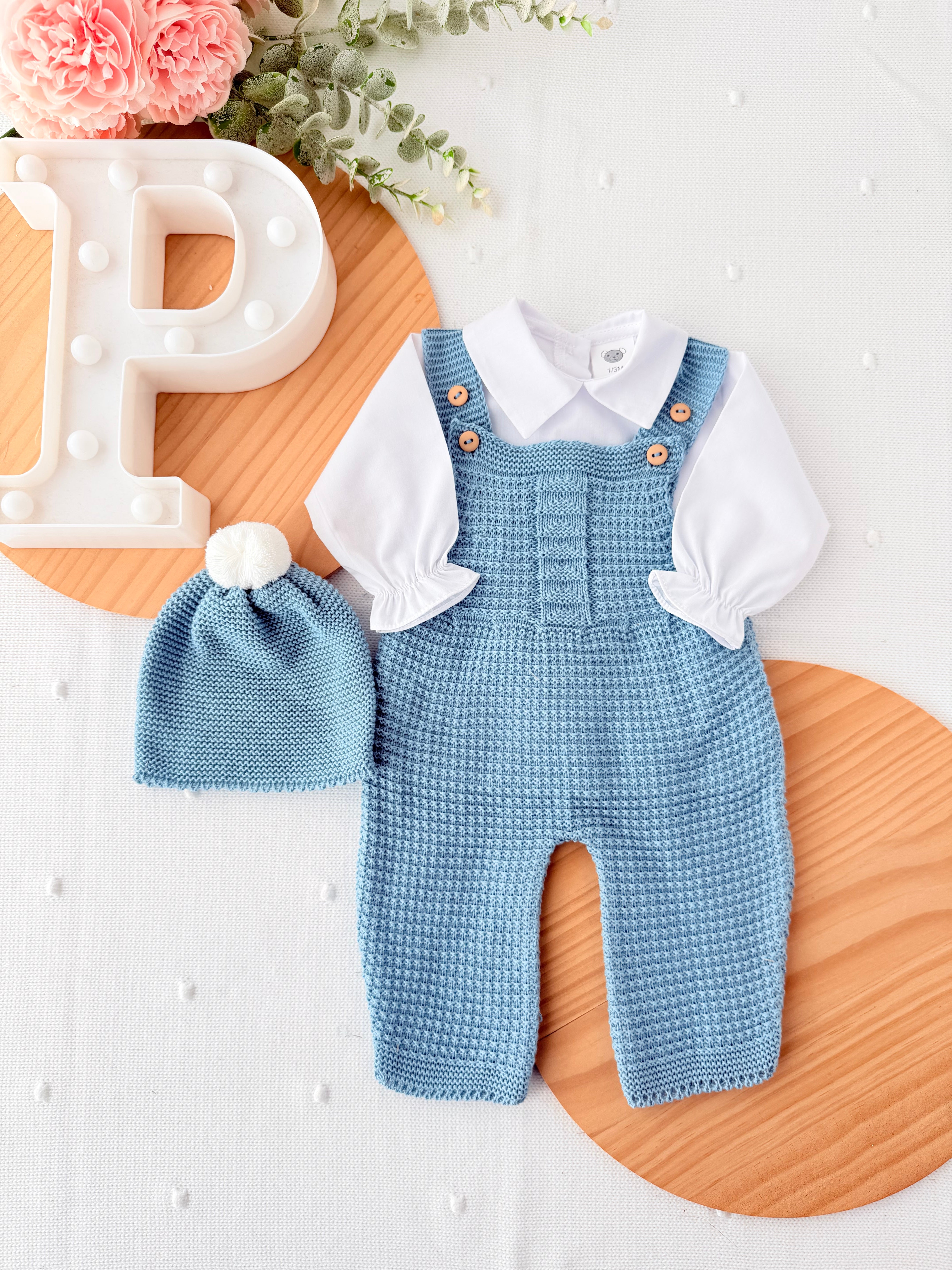 Saída de maternidade AZUL Cobalto : jardineiras, camisa e gorro 100% algodão Primavera/Verão