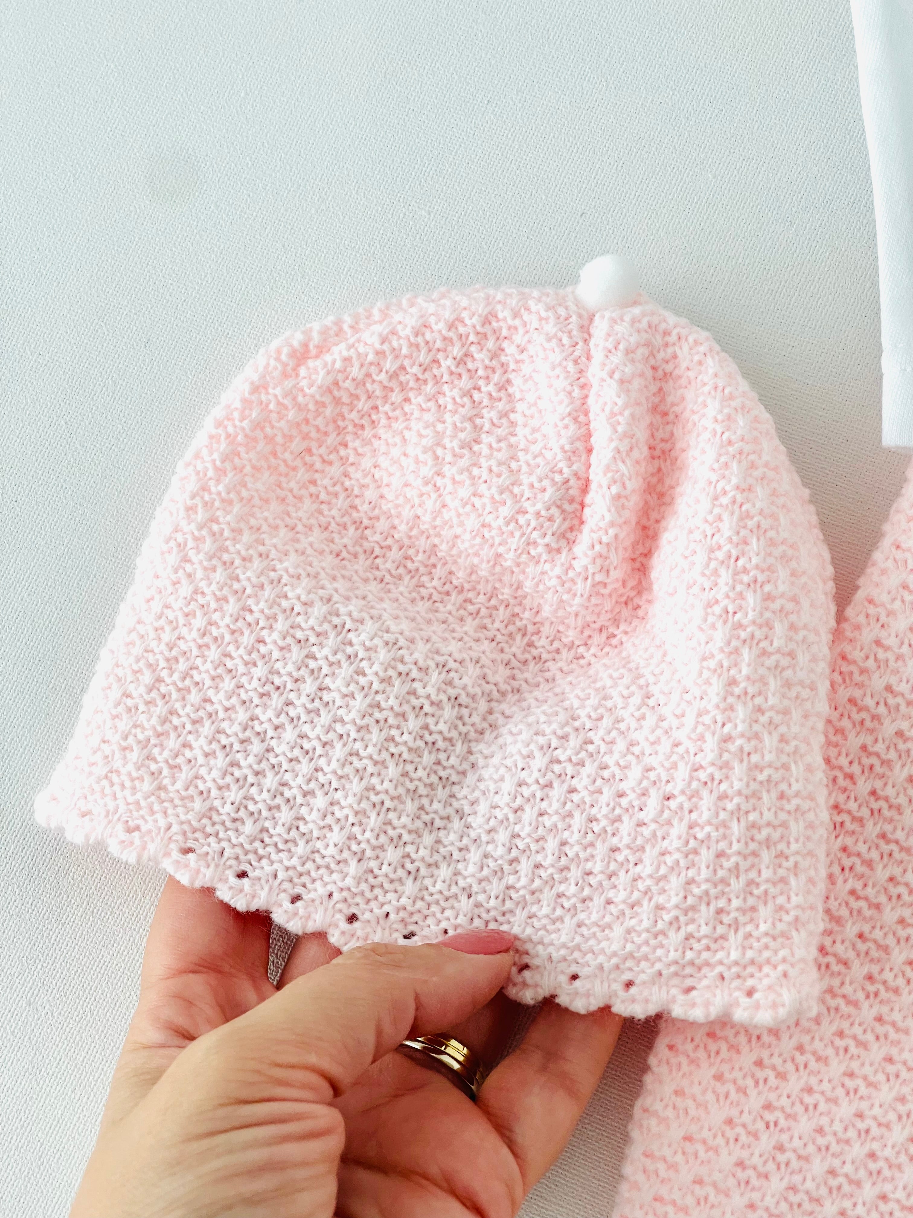 Pack saída de maternidade rosa 4 peças: Manta, jardineiras, camisola e gorro