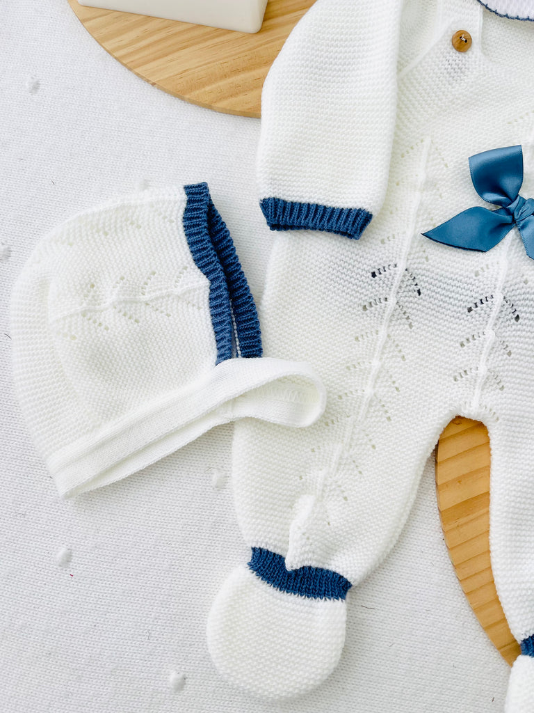 Conjunto recém nascido azul 4 peças: manta, jardineiras, camisola e touca