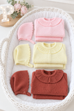 Conjunto doce ternura em tijolo : camisola , calças e touca