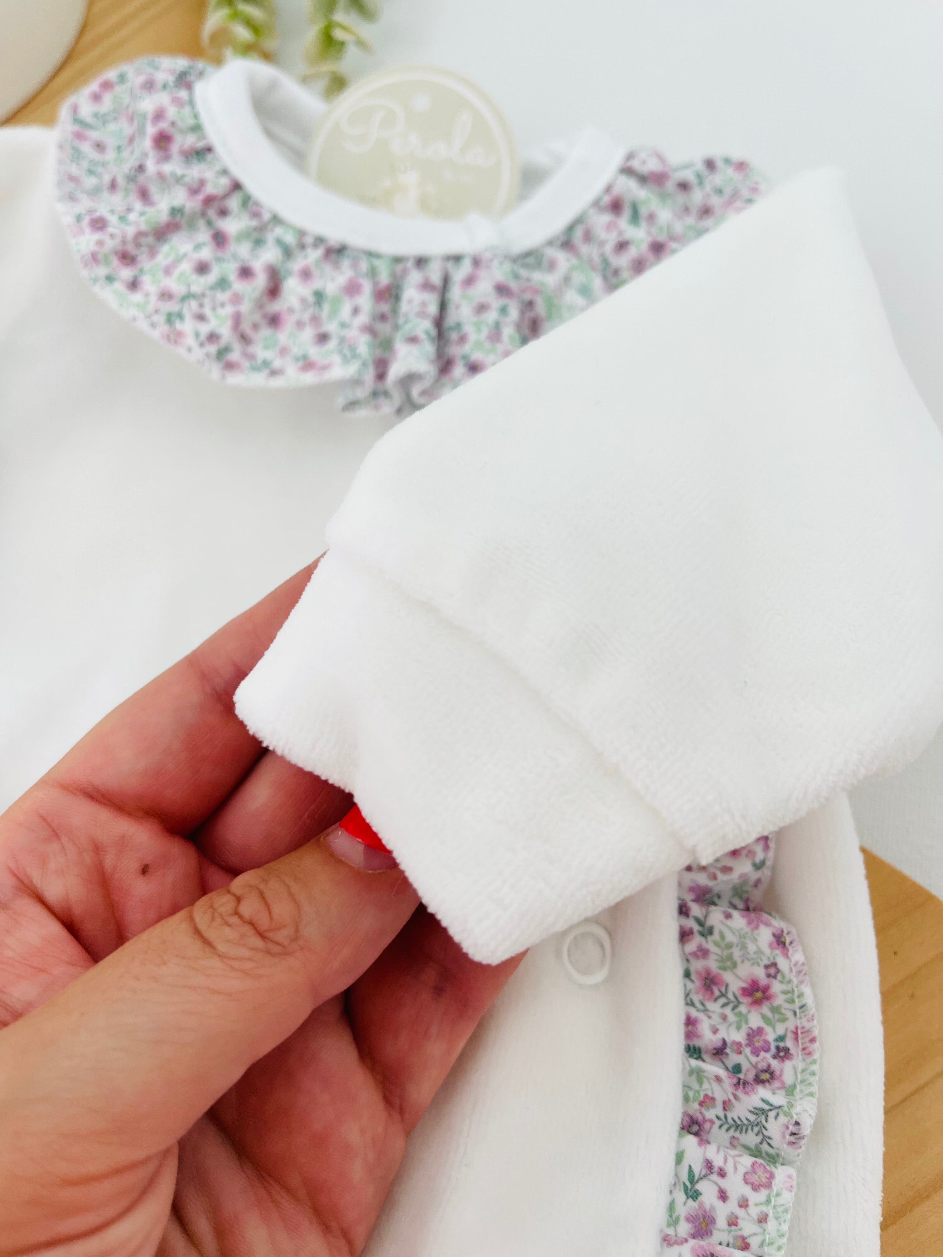 Babygrow em VELUDO- tema flores roxas