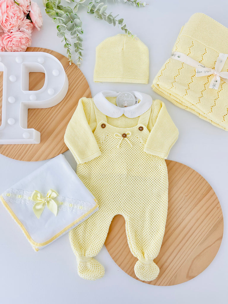 Saída de maternidade laço: jardineiras, camisola e gorro