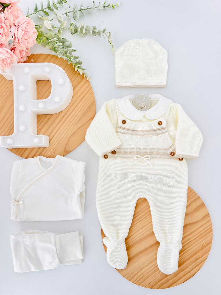 Pack saída de maternidade Pérola 5 peças: body, calças, jardineiras, camisola e gorro