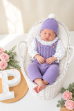 Saída de maternidade lilás: jardineiras, blusa e gorro Outono Inverno