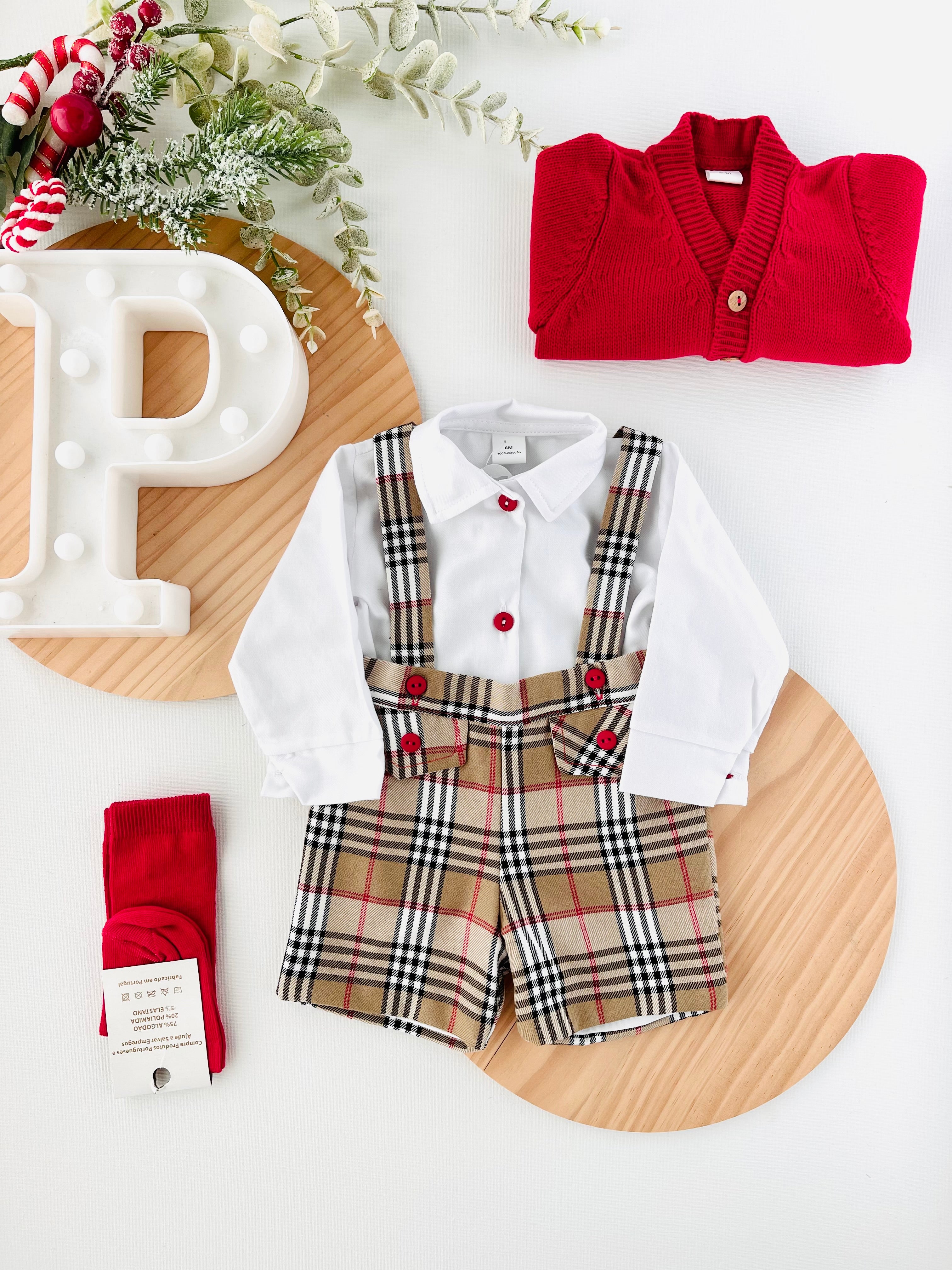 Conjunto menino xadrez estilo Burberry: Calções com alças e camisa 3M