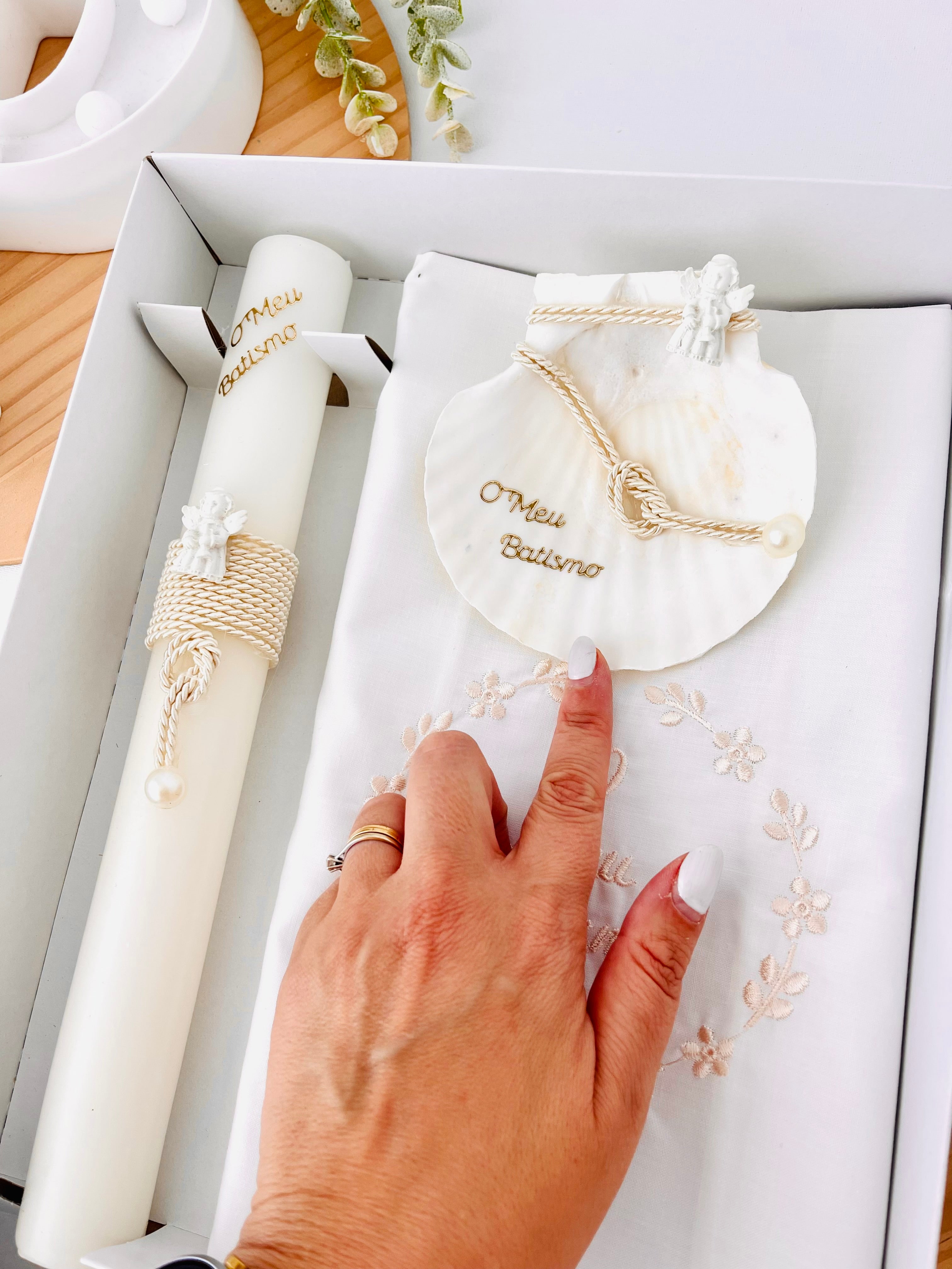 Conjunto para Batizado: vela, toalha e concha Batizado - Ramos