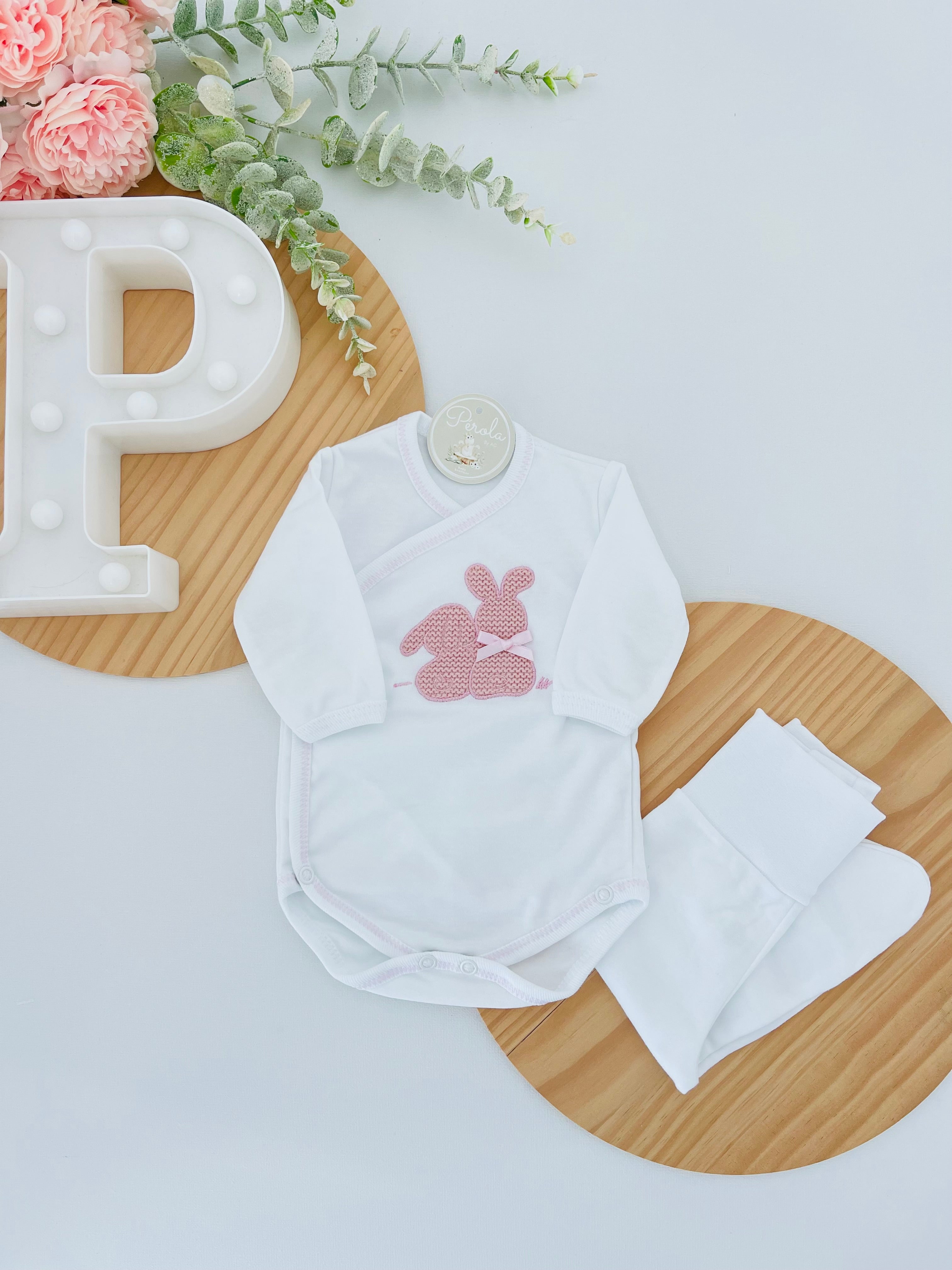 Conjunto interiores tema coelhinhos: Body e calças