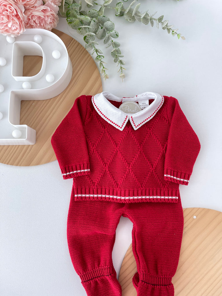 Saída de maternidade em vermelho: camisola com gola de camisa e calças