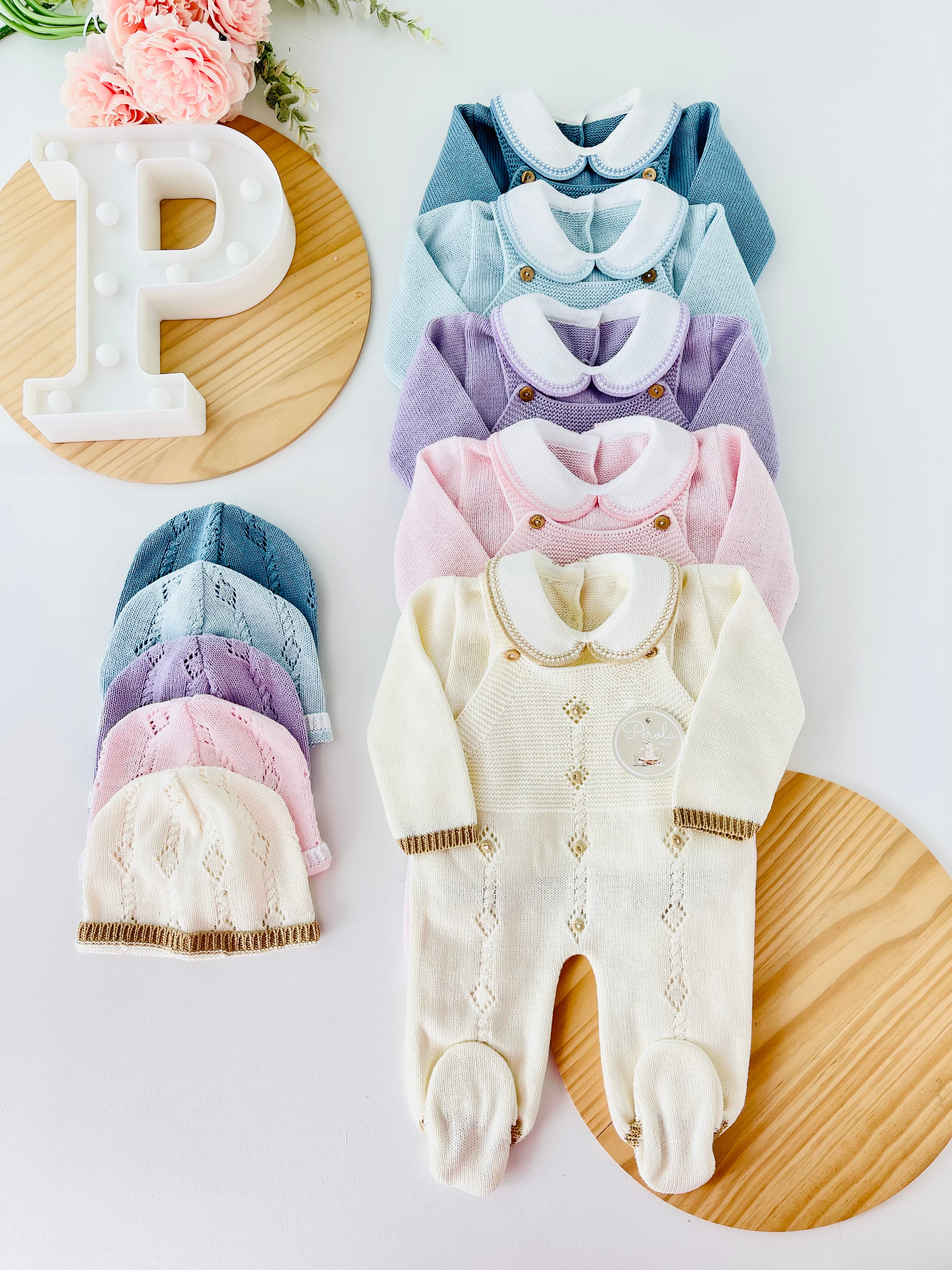 Saída de maternidade algodão doce: jardineiras, camisola e gorro - 100% algodão