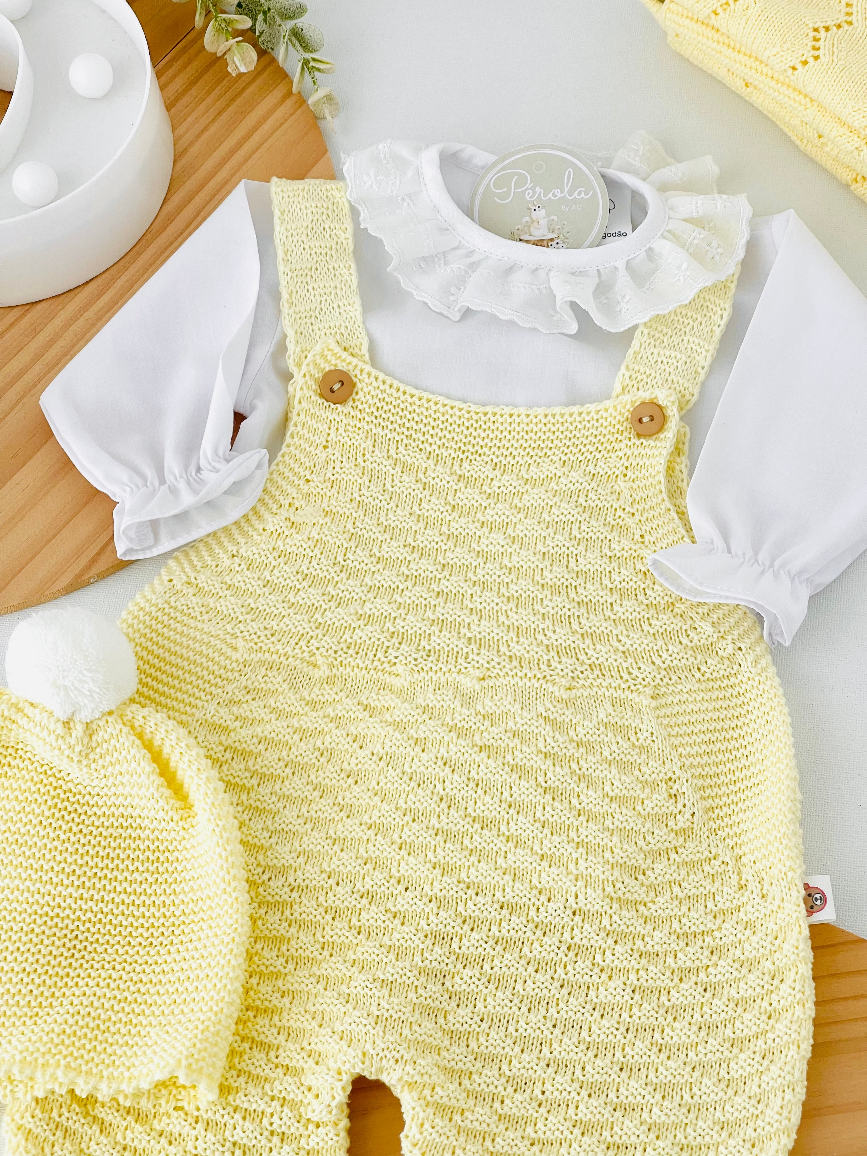 Saída de maternidade Amarelo : jardineiras, BLUSA e gorro 100% algodão Primavera/Verão