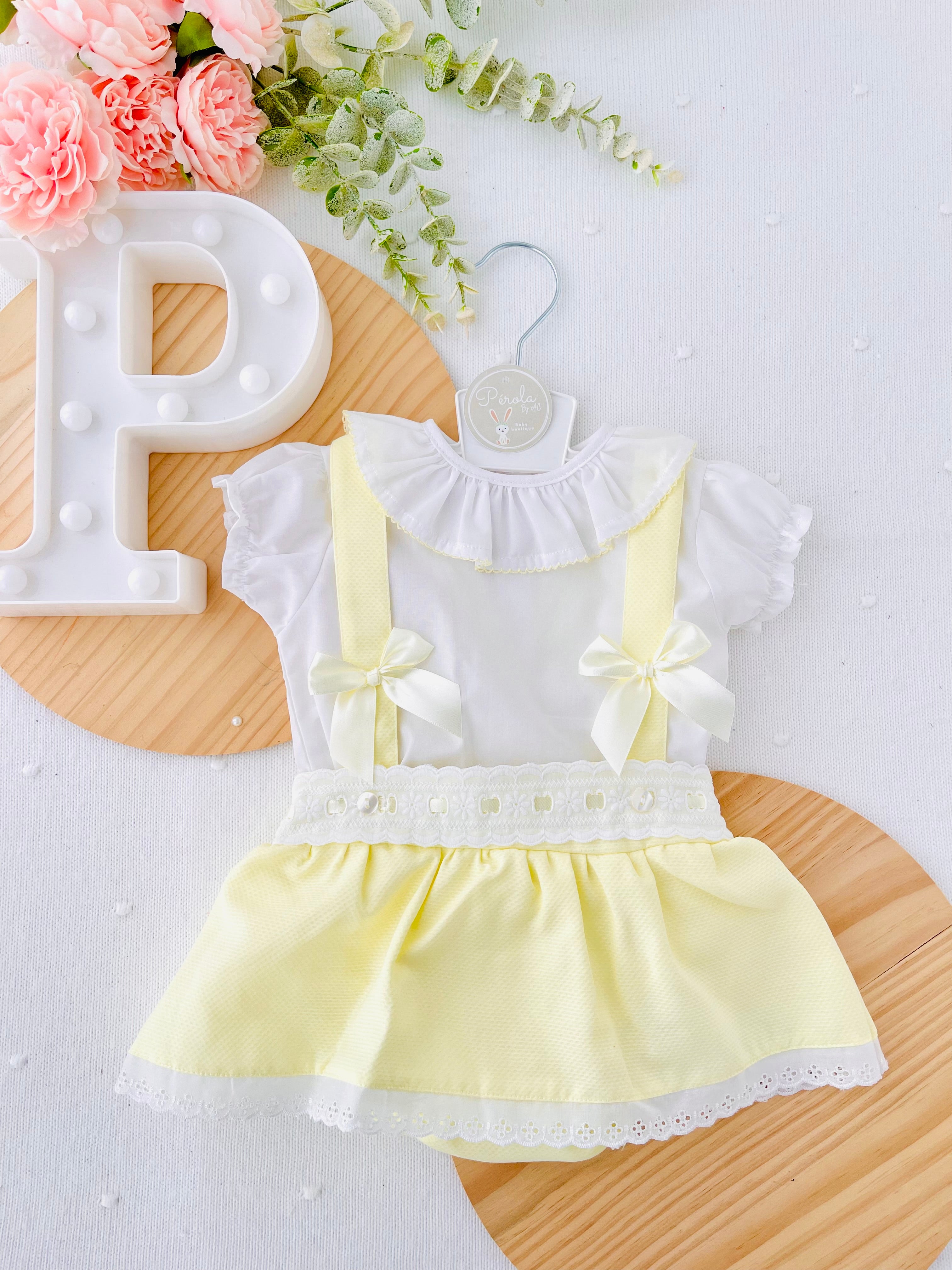 Conjunto Olívia: saia com tapa fraldas, alças e blusa