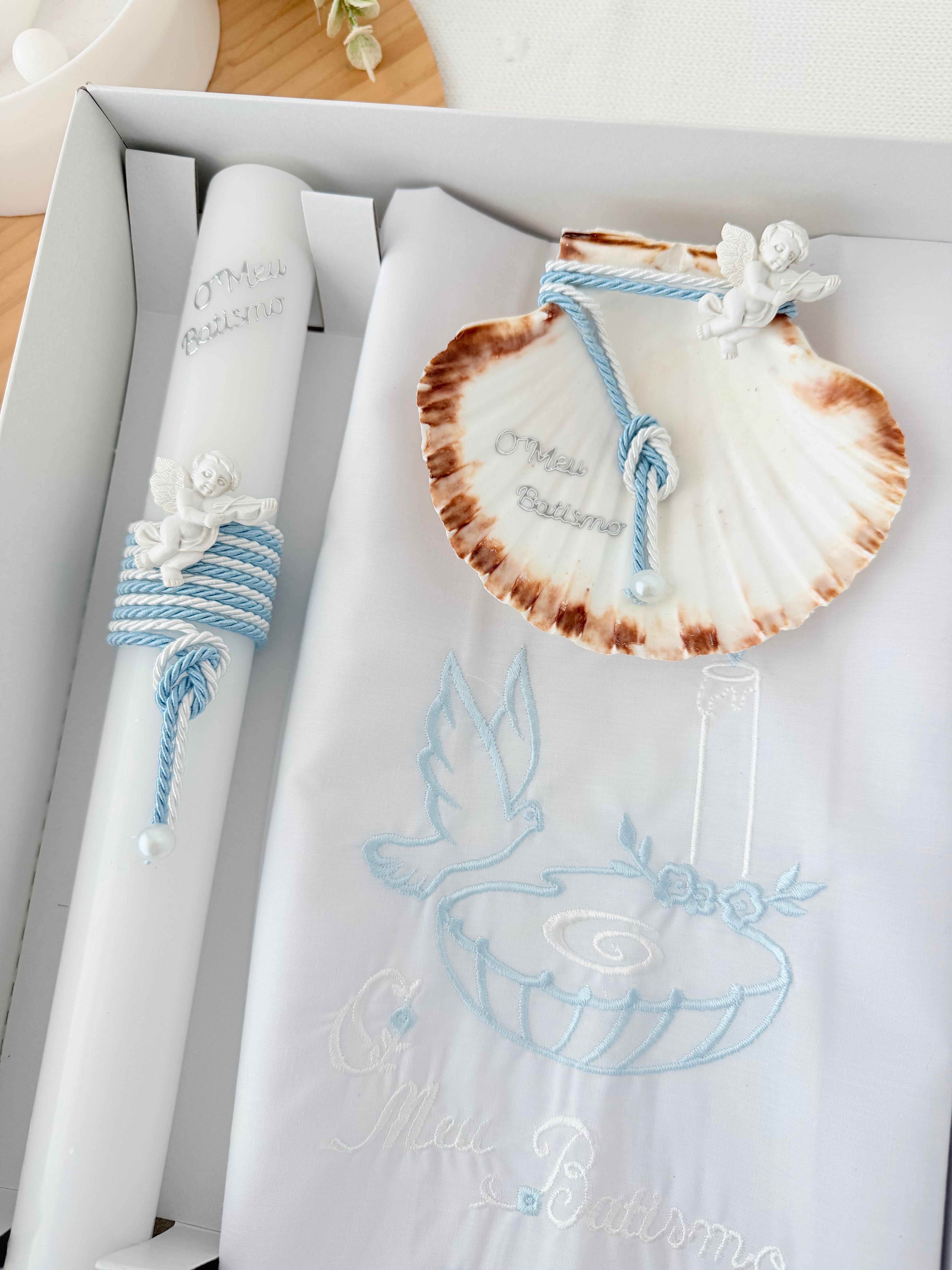 Conjunto para Batizado: vela, toalha e concha Batizado Pomba