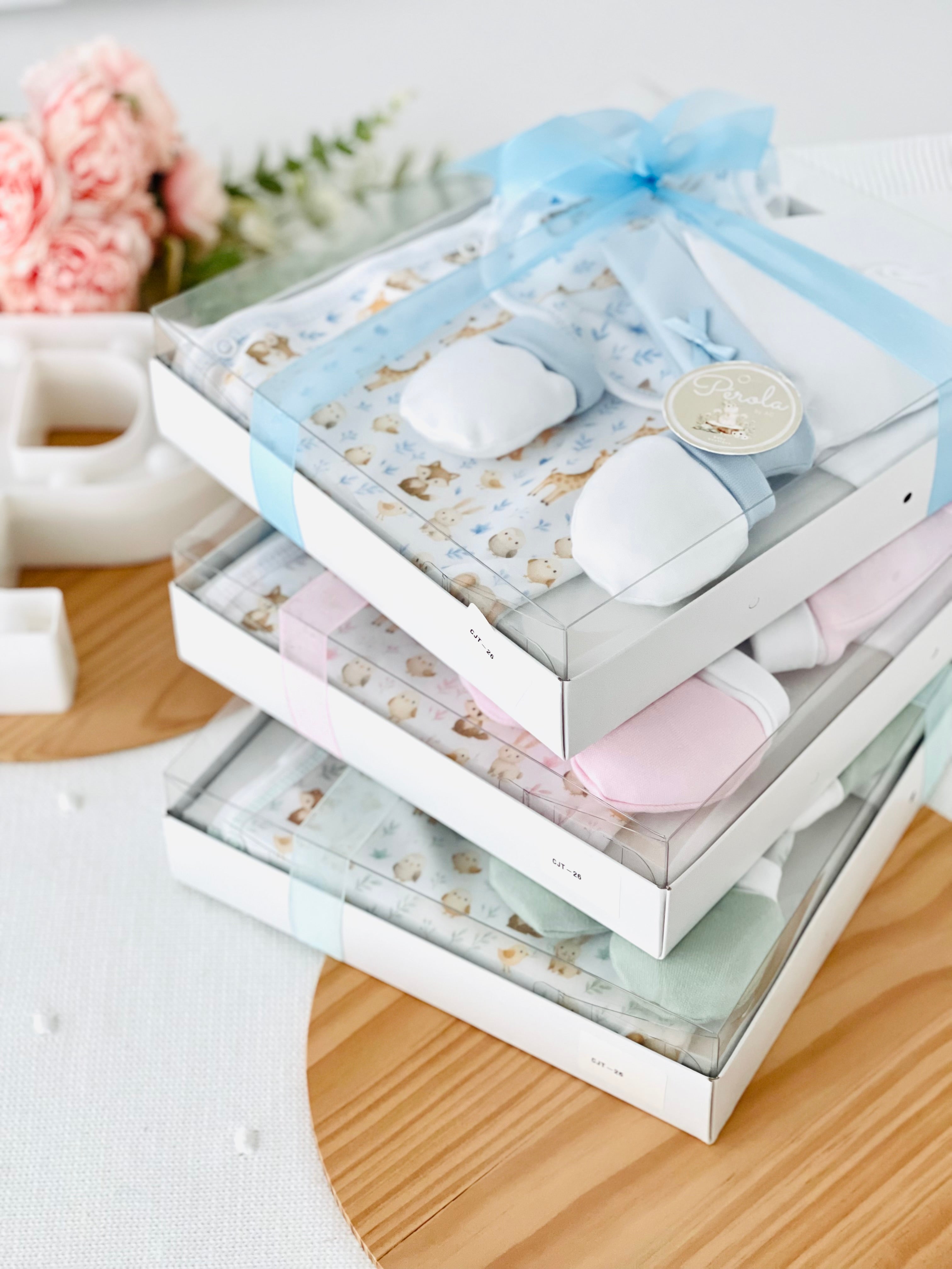 Pack animais amorosos: camisola, calças, gorro, luvas e babete