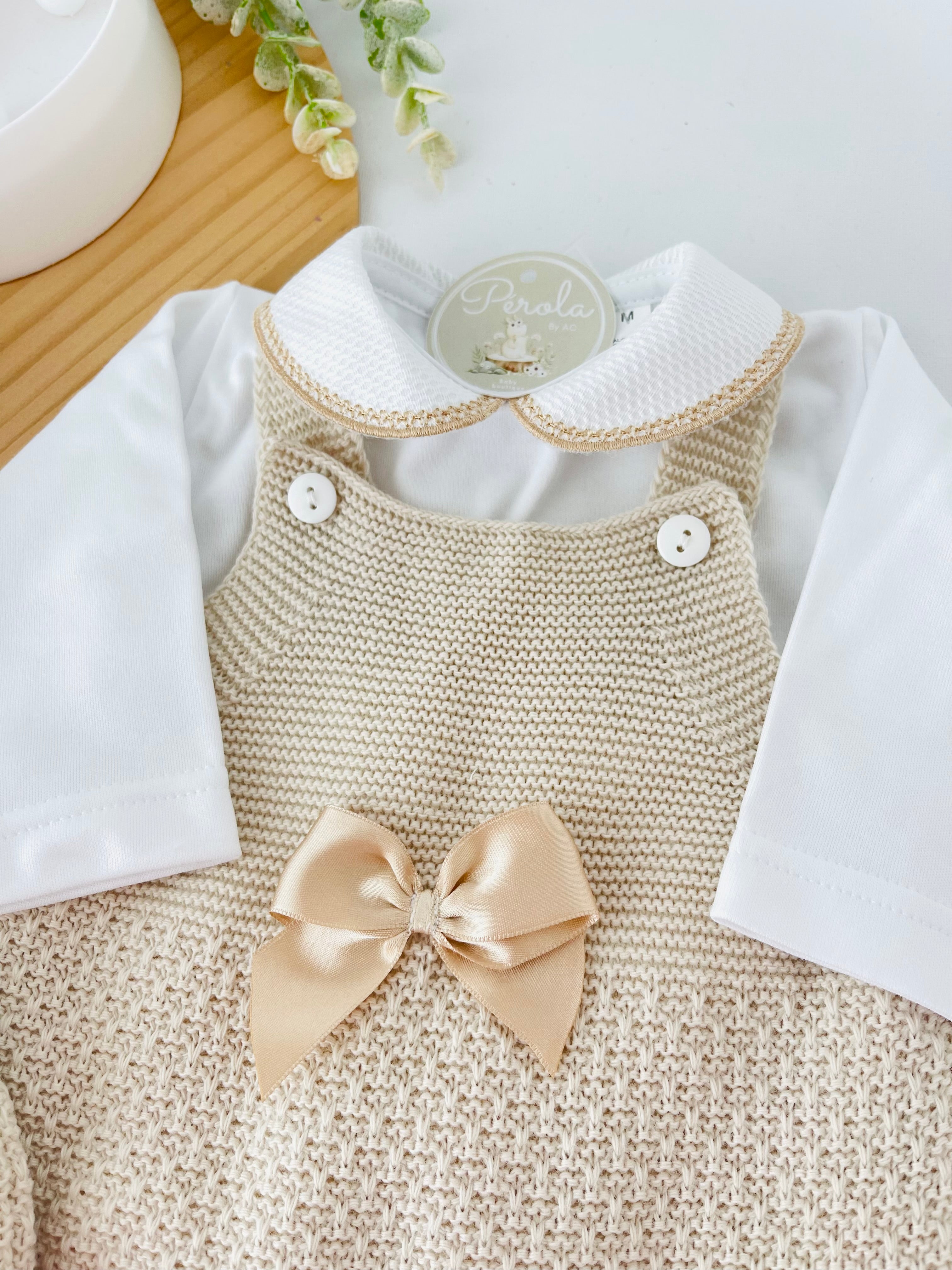 Saída de maternidade Amor de Mãe: jardineiras, camisola e gorro