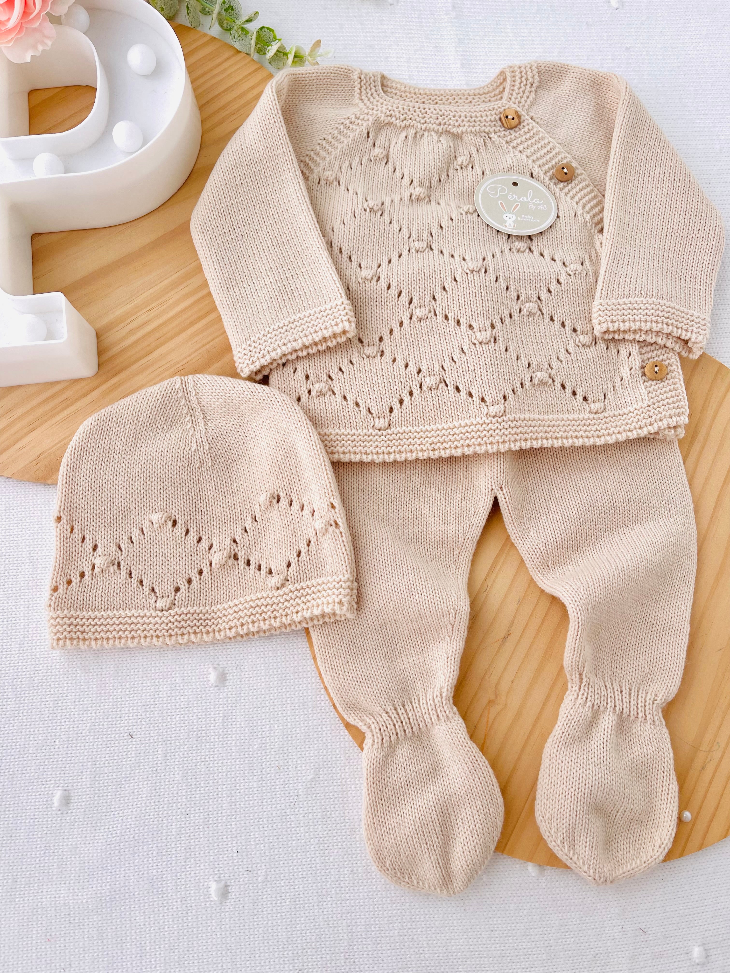 Conjunto malha bolinhas: camisola, calças e gorro- Outono/Inverno. 3/6M