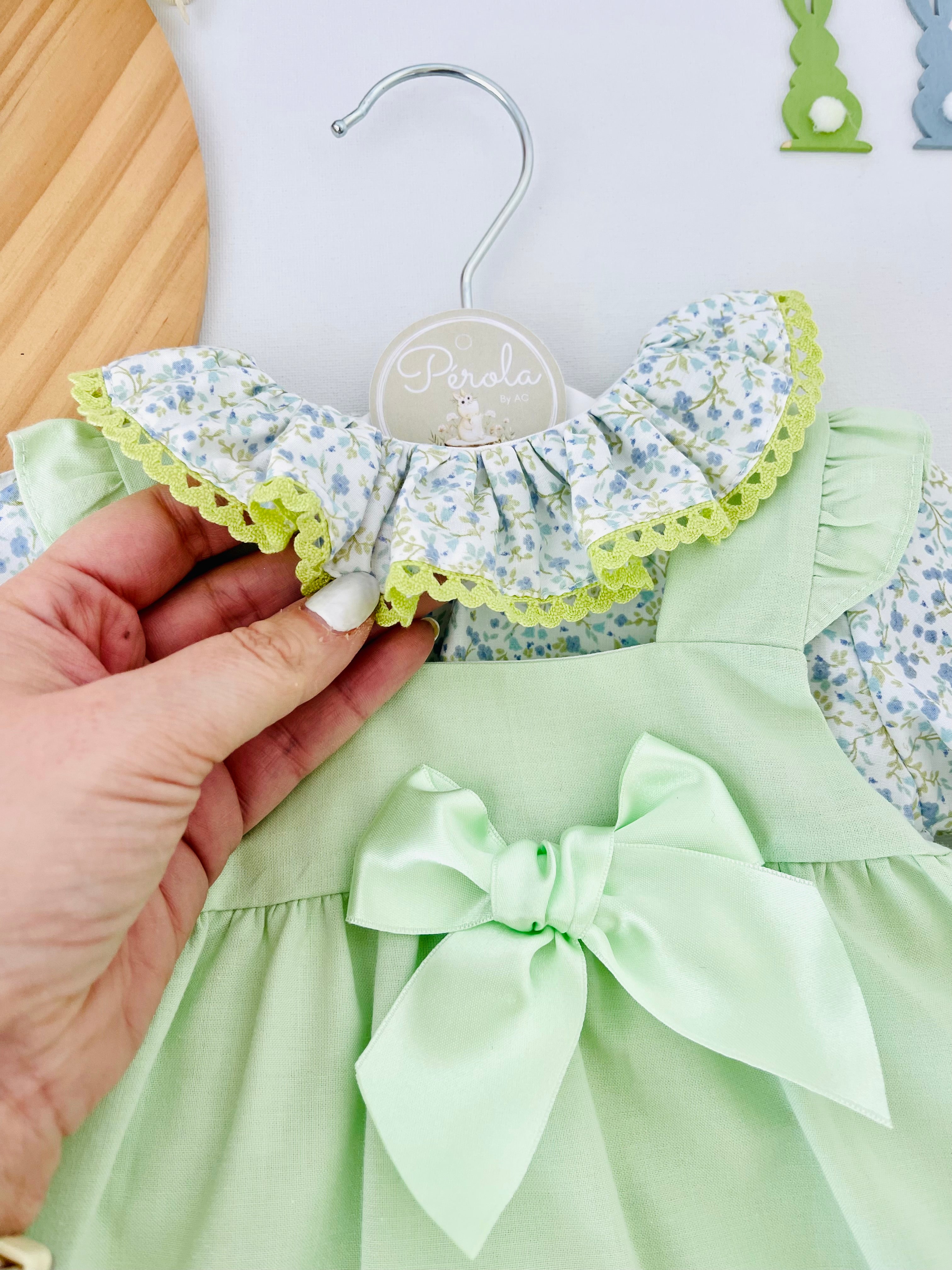 Conjunto Floral de 3 peças: vestido, blusa e tapa fraldas