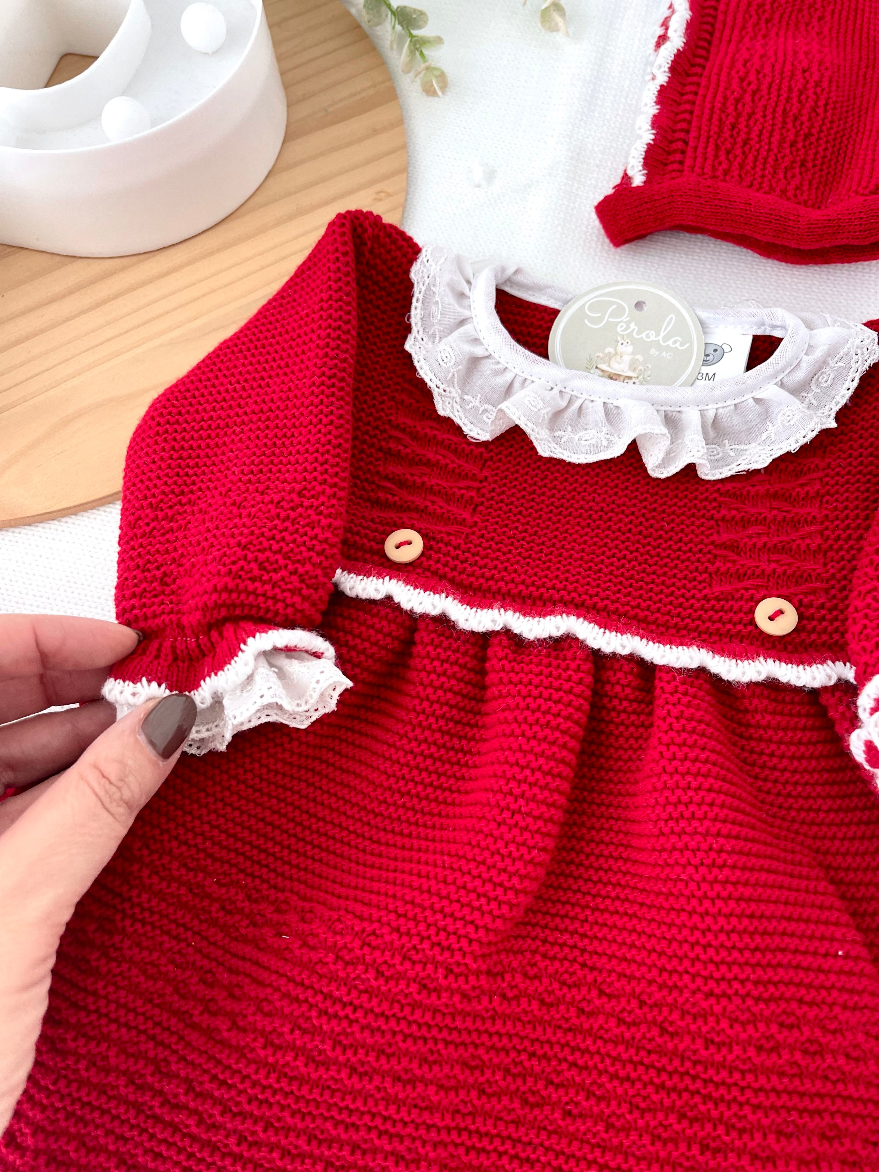 Conjunto em Malha Vermelha com Touca e Sapatinhos