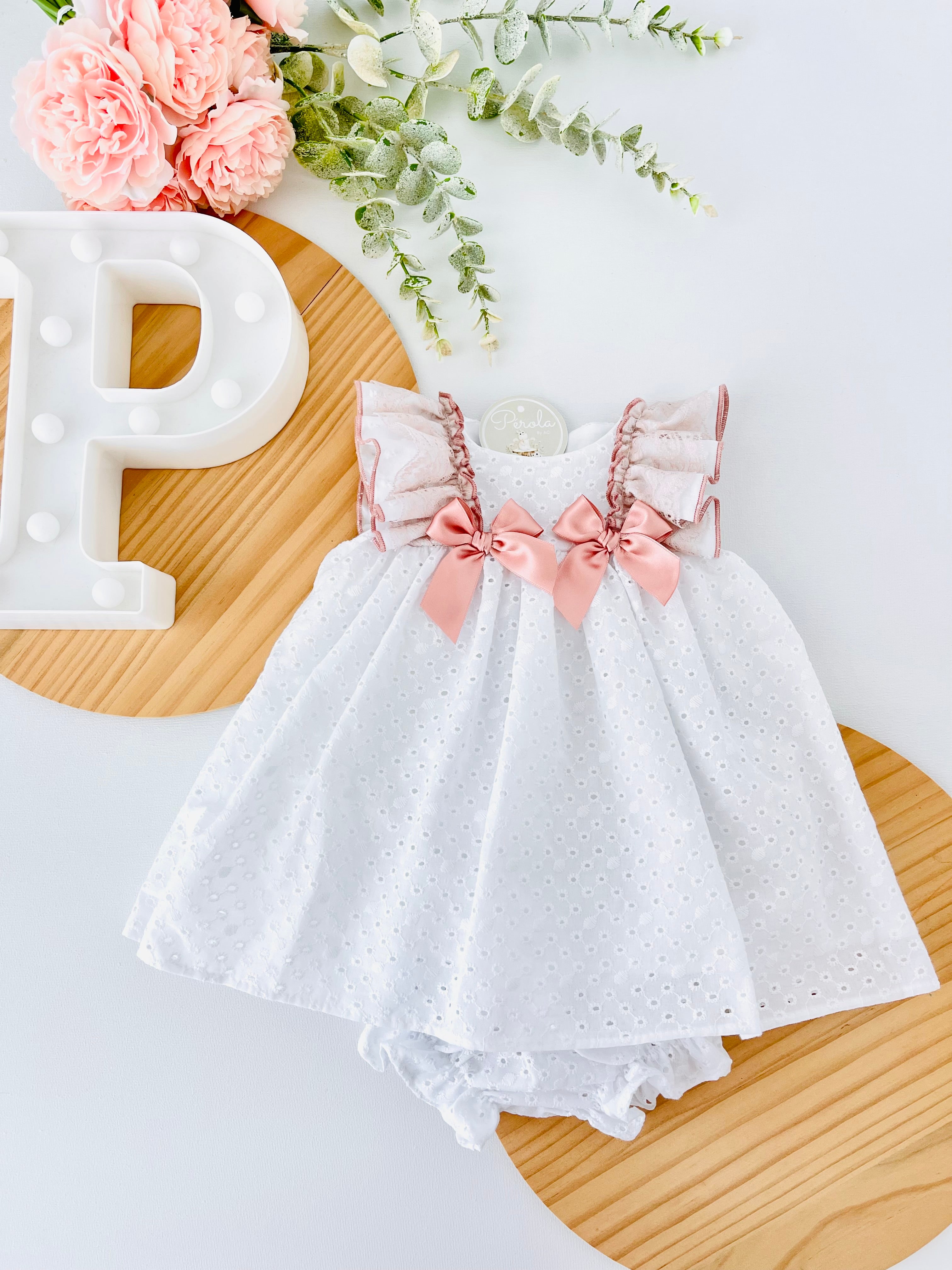 Conjunto cerimónia em Renda: vestido e tapa fraldas