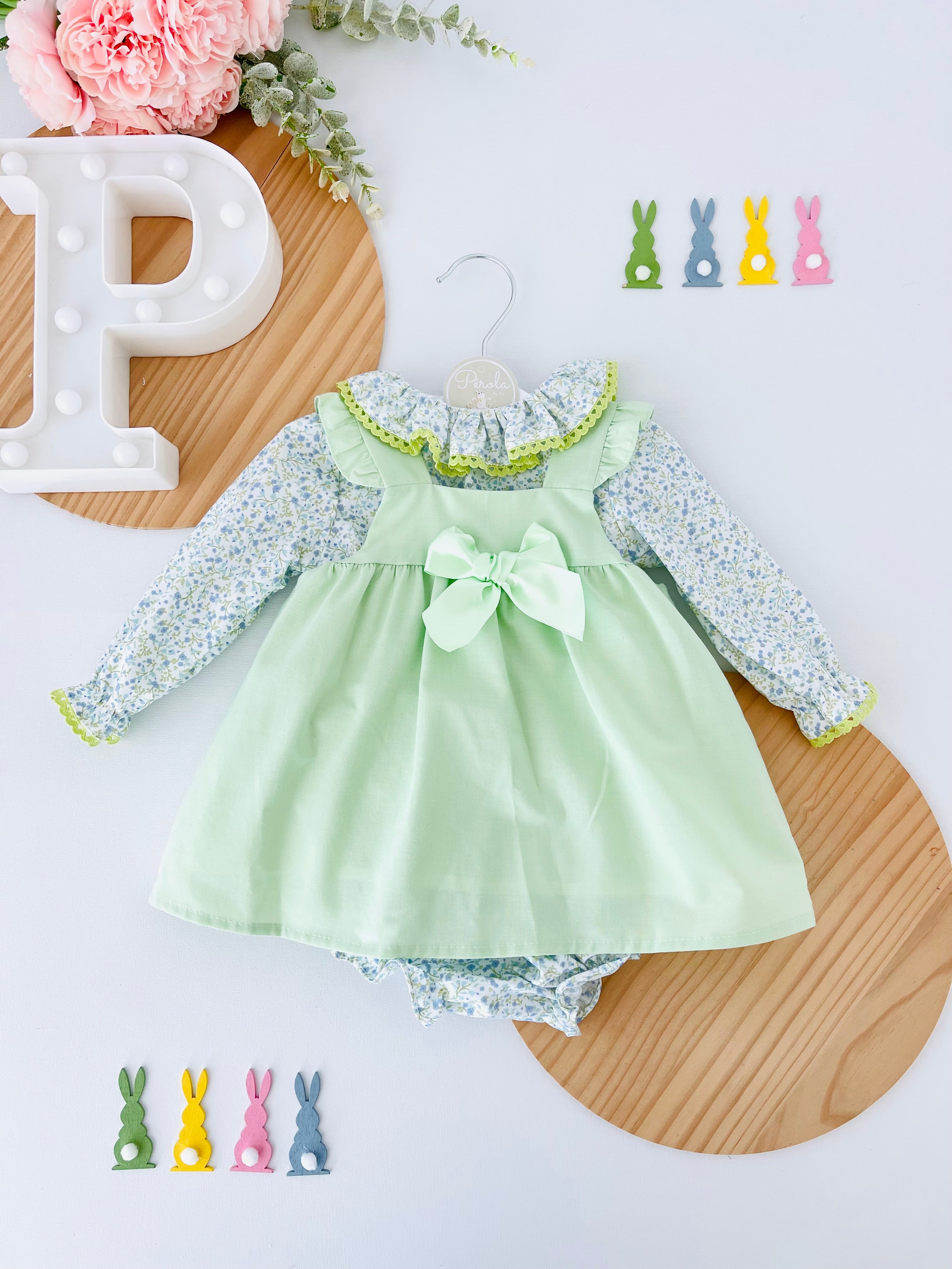 Conjunto Floral de 3 peças: vestido, blusa e tapa fraldas