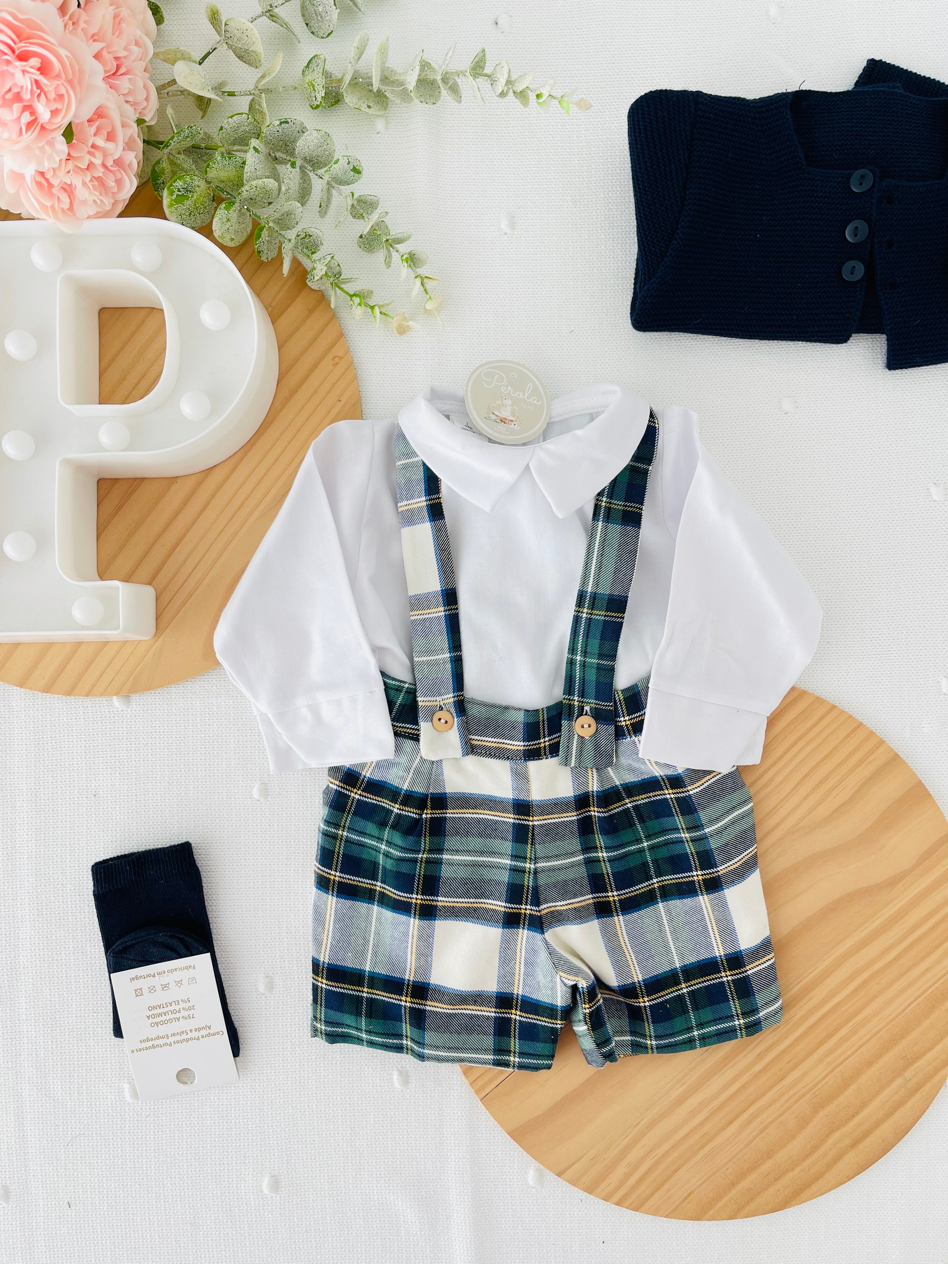 Conjunto xadrez verde e branco: Calções com alças e camisa