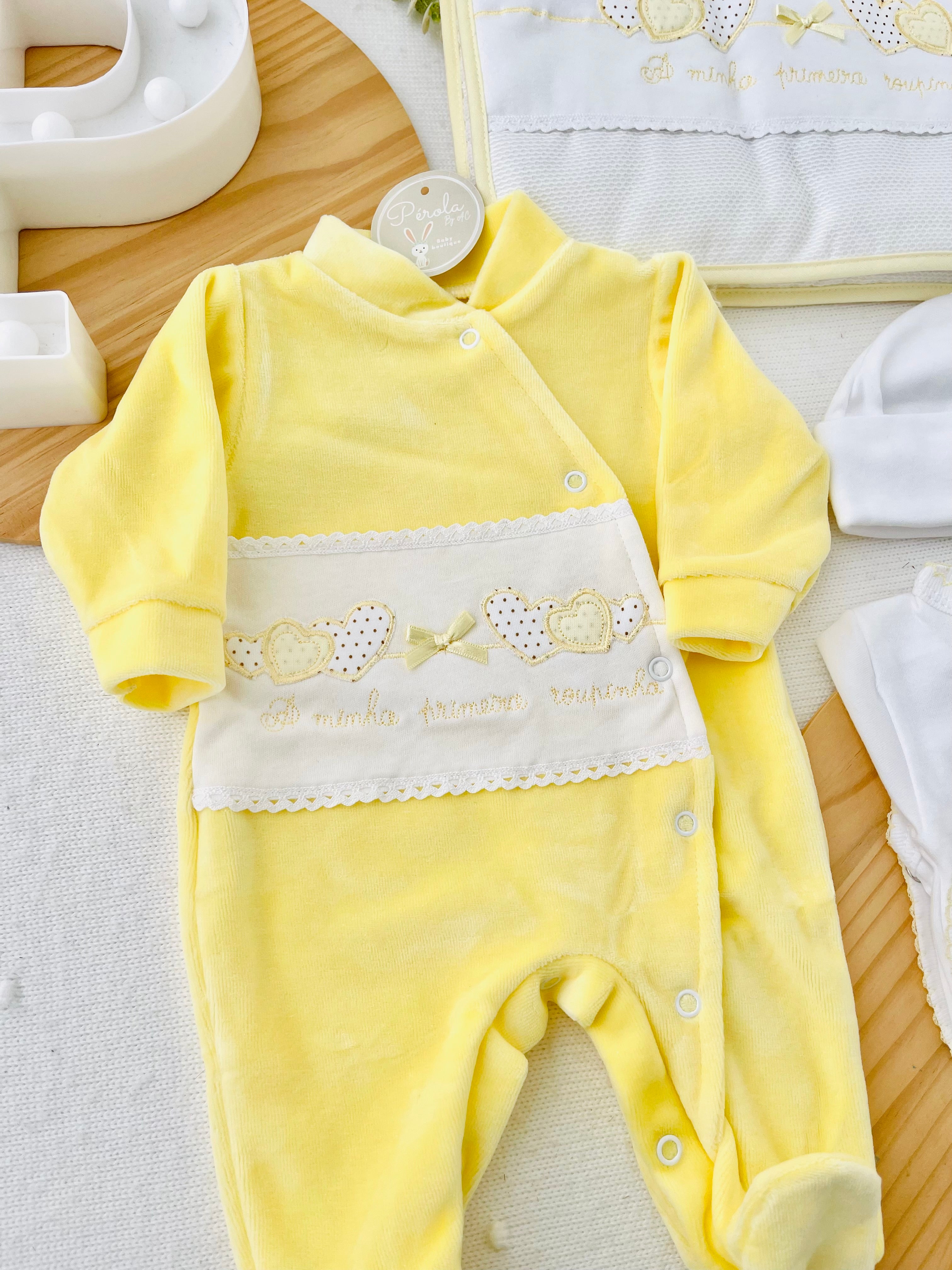 Conjunto A minha primeira roupinha em amarelo