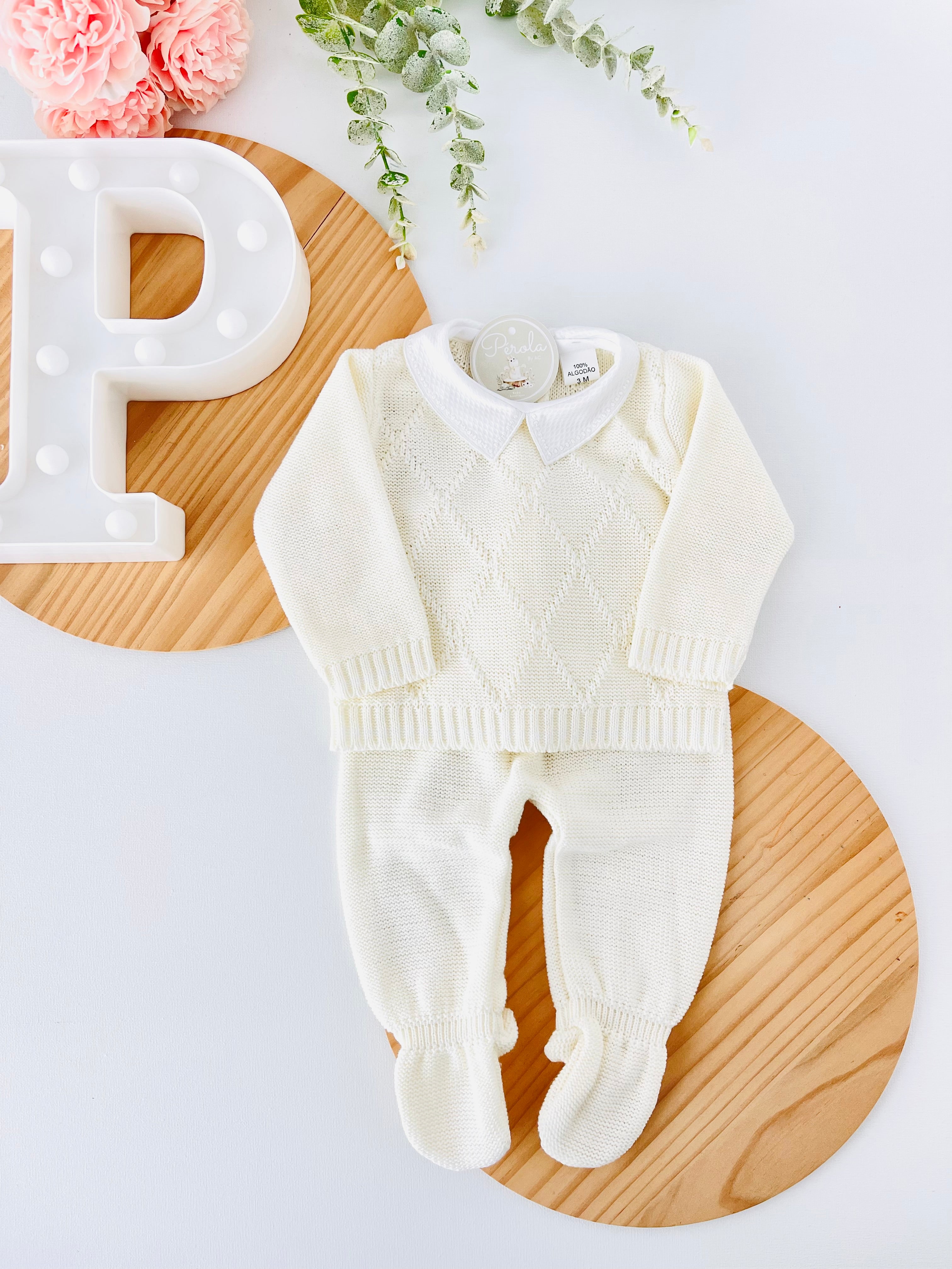 Conjunto losango: camisola com gola de camisa e calças