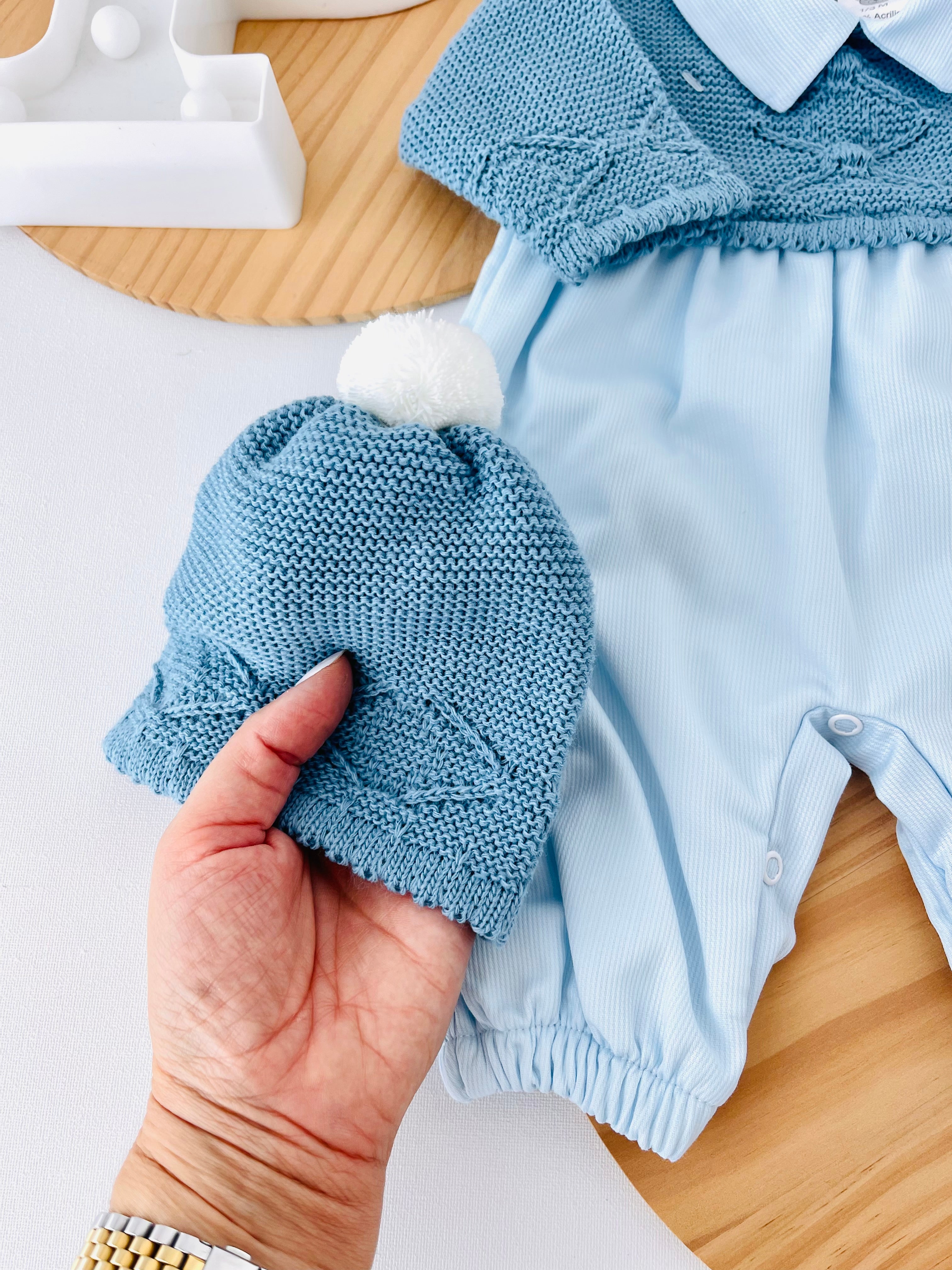 Conjunto quentinho: macacão e gorro