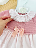 Vestido e touca rosa velho