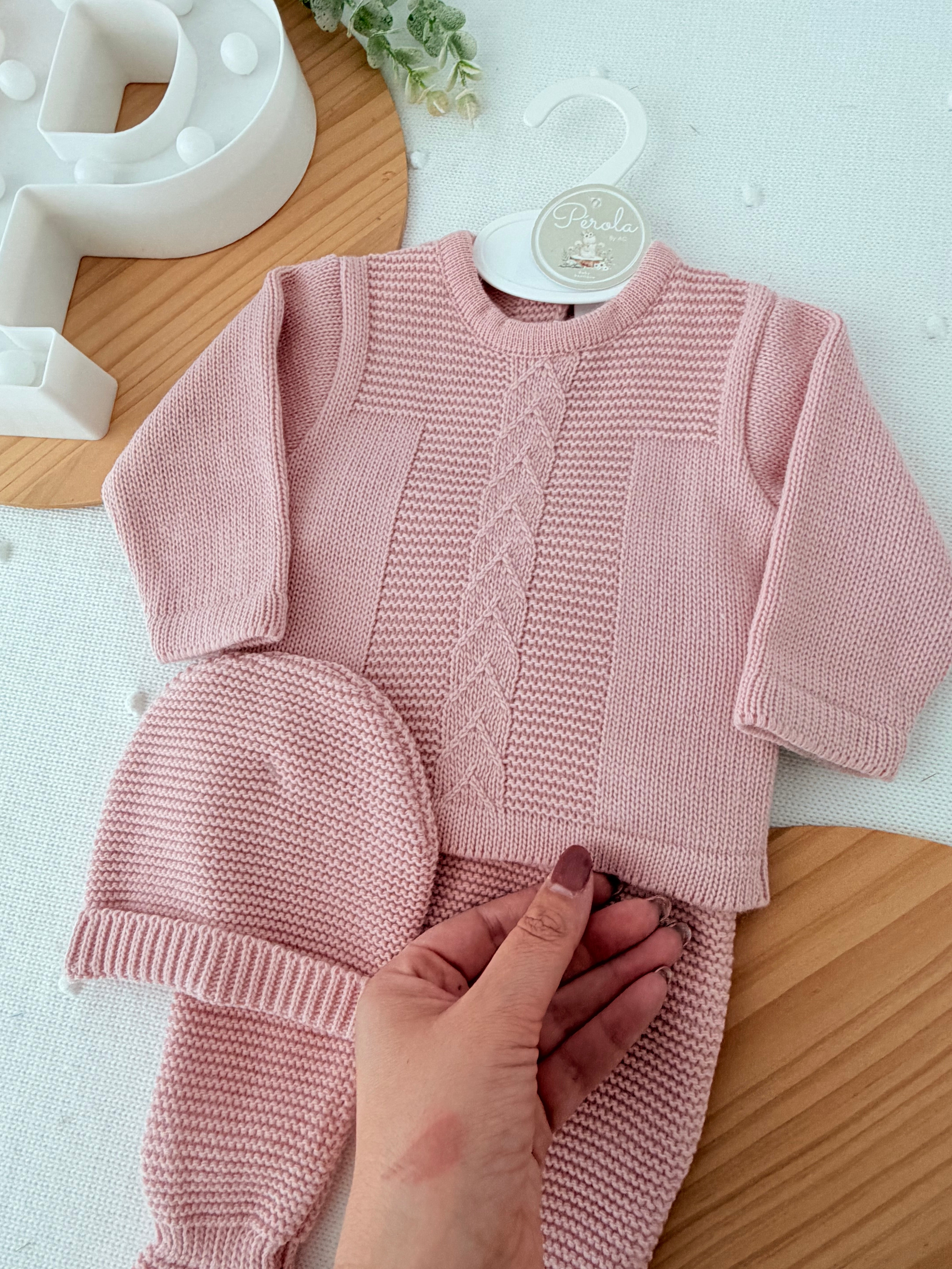 Conjunto tricot sonho : calças, camisola e gorro
