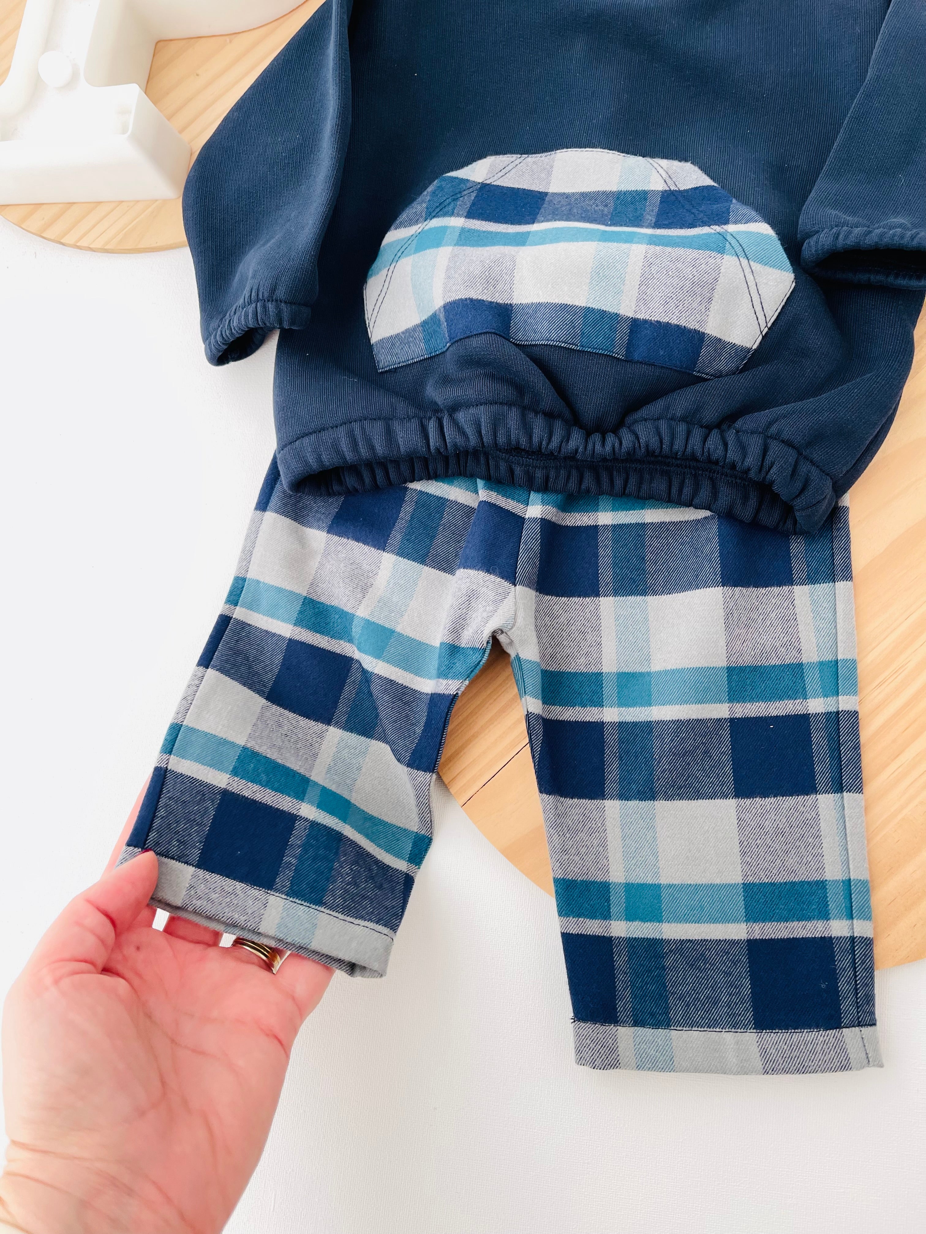 Conjunto camisola e calças